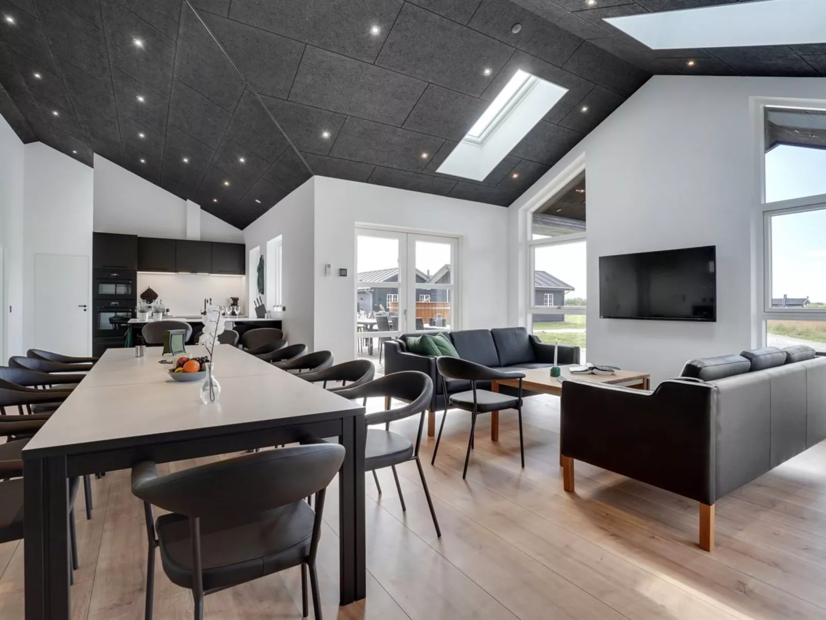 "Moreen" - 1.5km from the sea-Inside