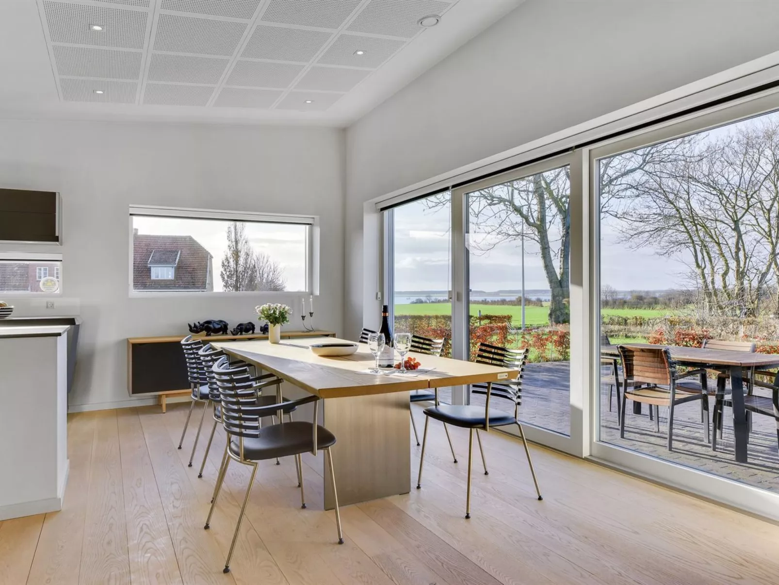 "Ermelinda" - 900m to the fjord-Drinnen