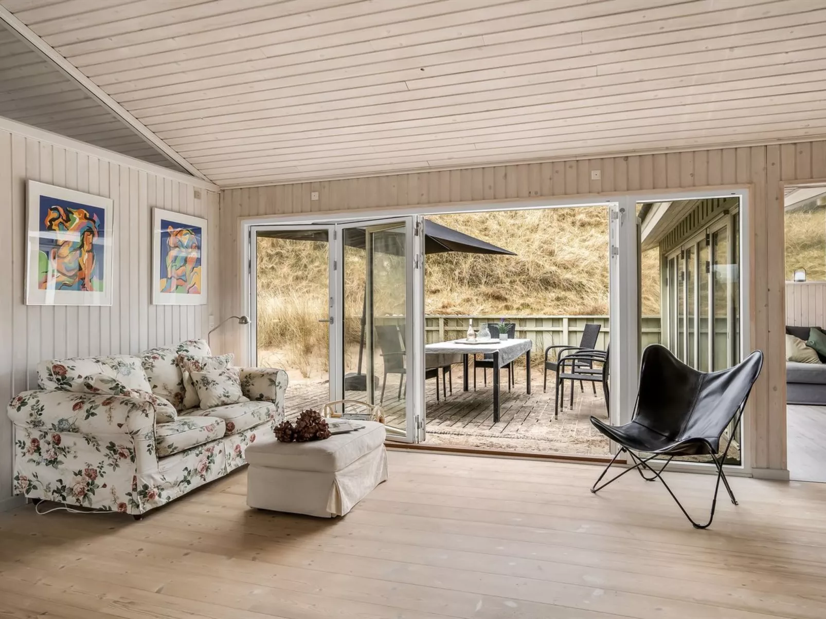 "Erwith" - 50m from the sea-Inside