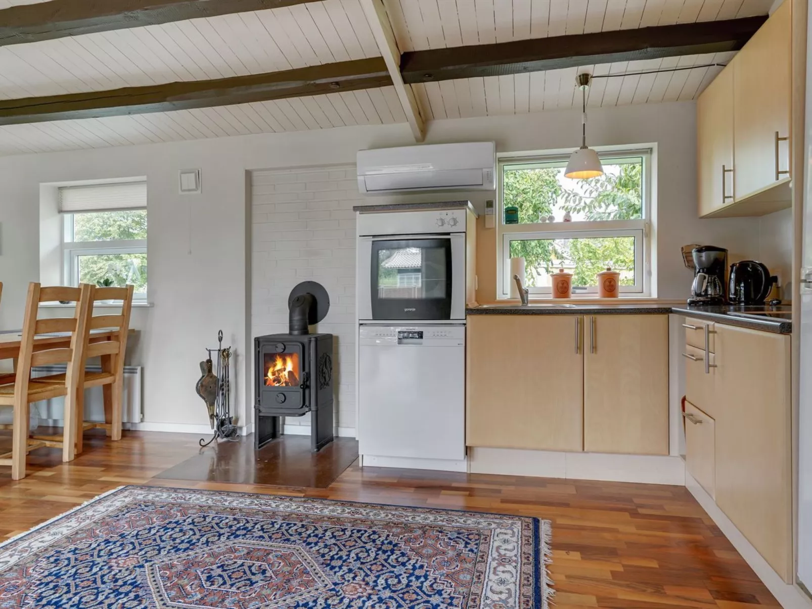 "Gull" - 150m from the sea-Inside