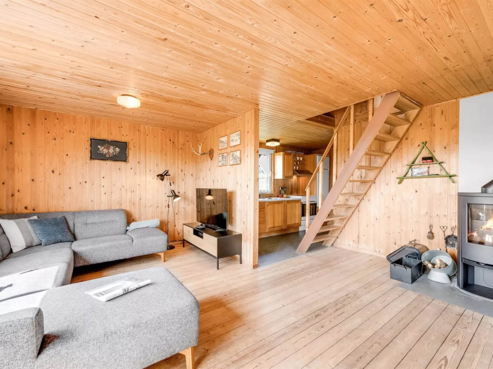 "Dina" - 200m to the fjord-Inside