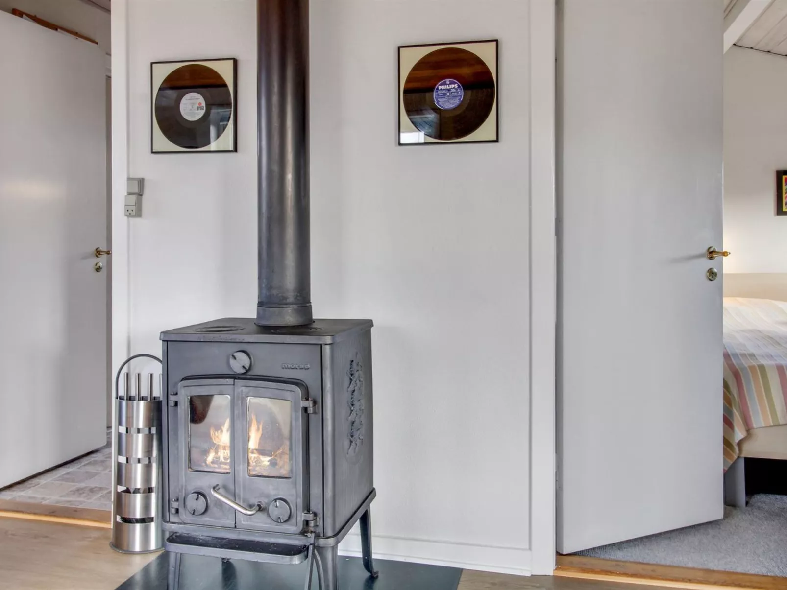 "Pupa" - 500m from the sea-Inside