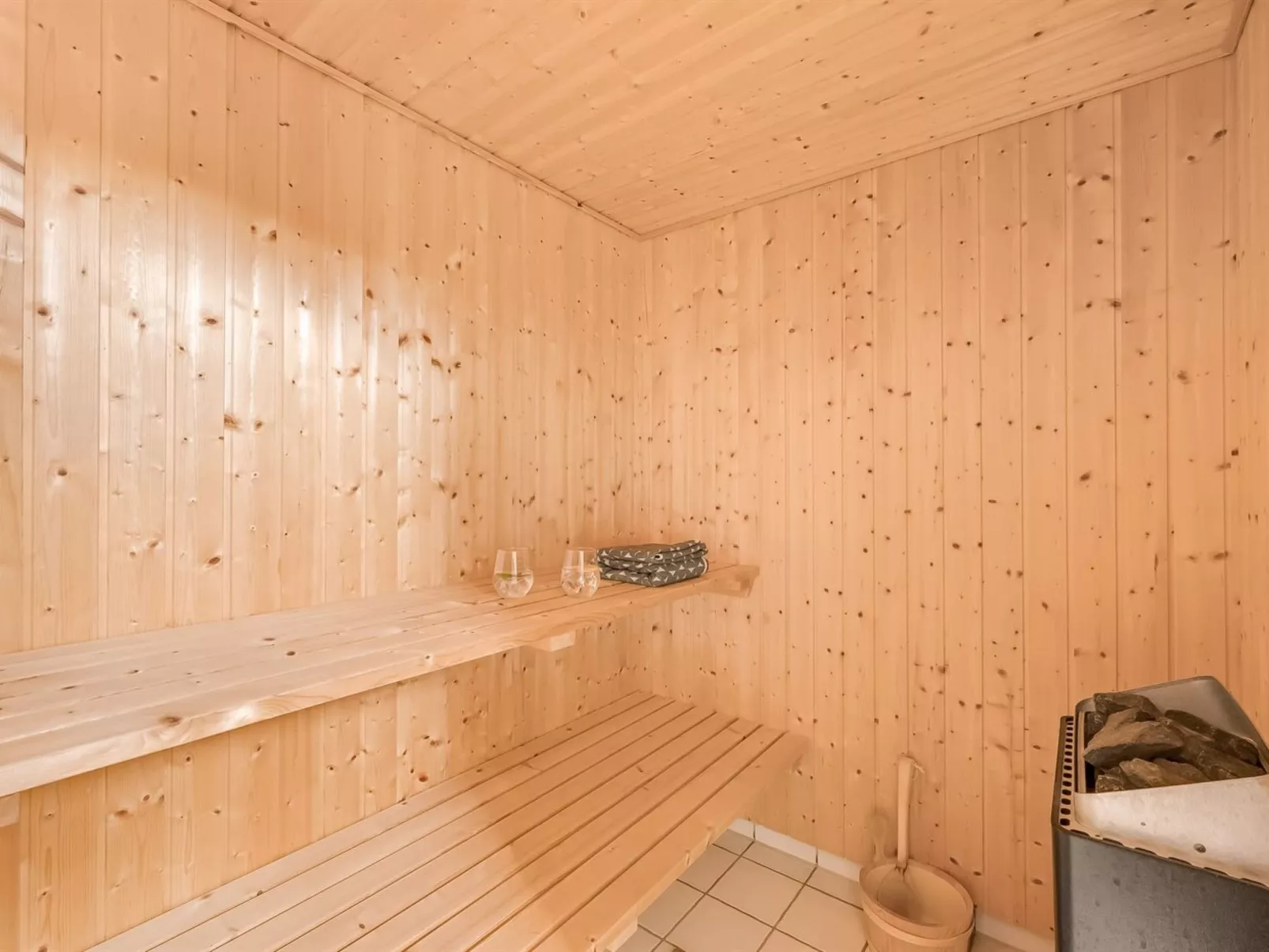 "Lucio" - 350m to the fjord-Inside