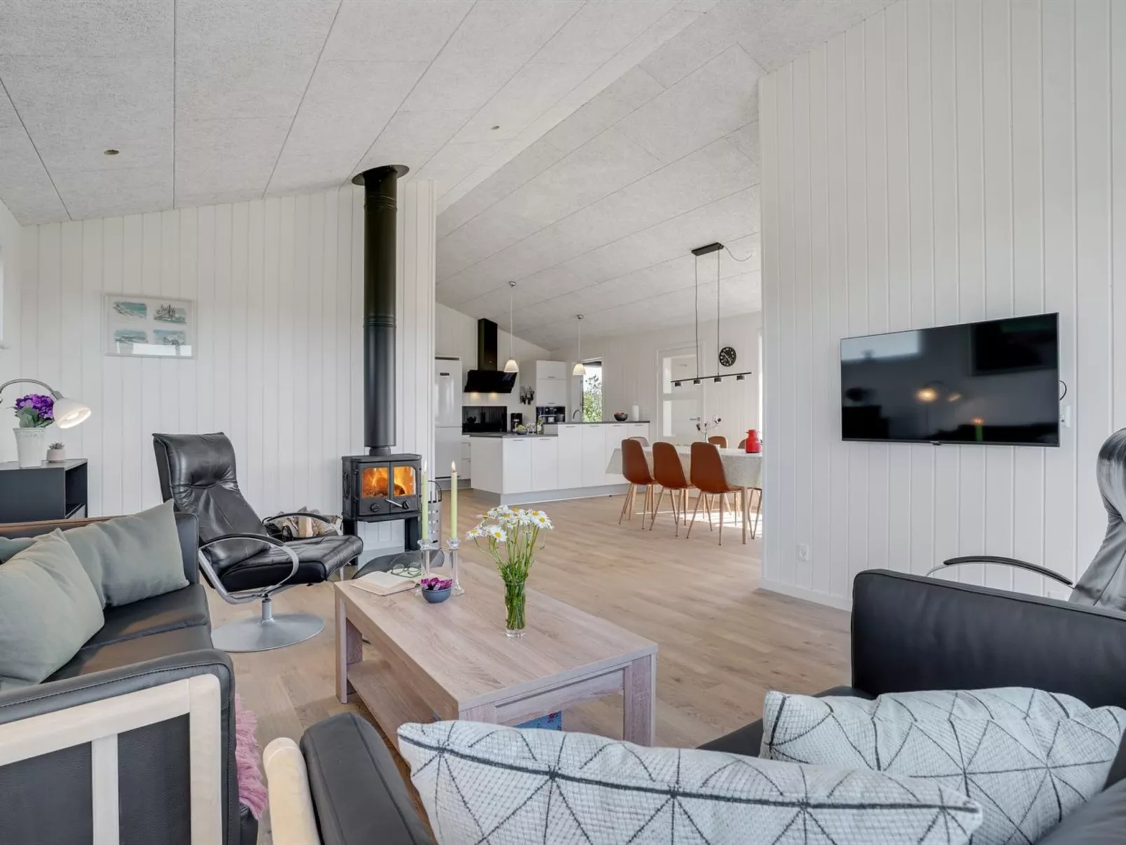 "Alvhild" -  from the sea-Dedans