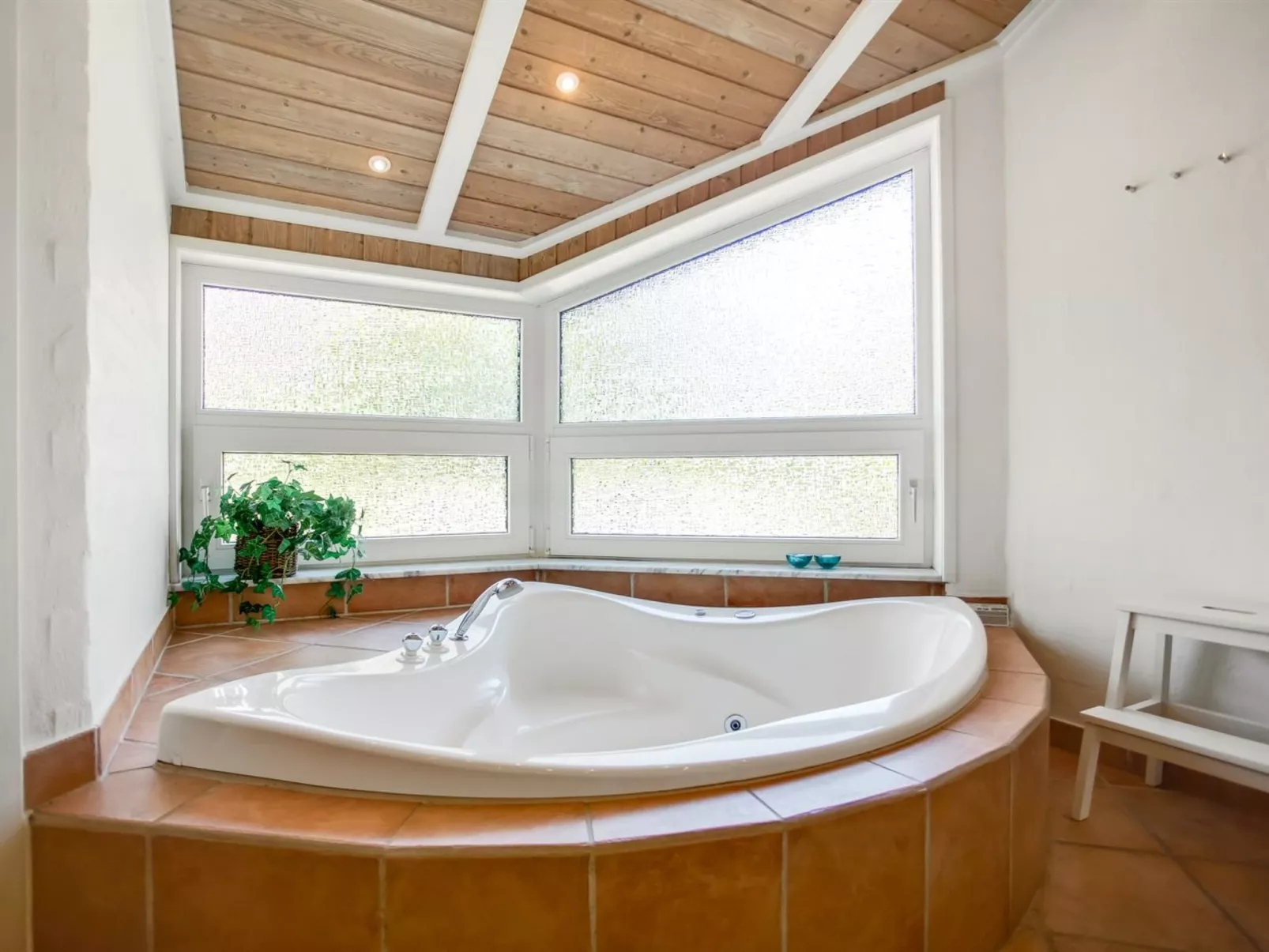 "Winder" - 1.3km from the sea-Inside