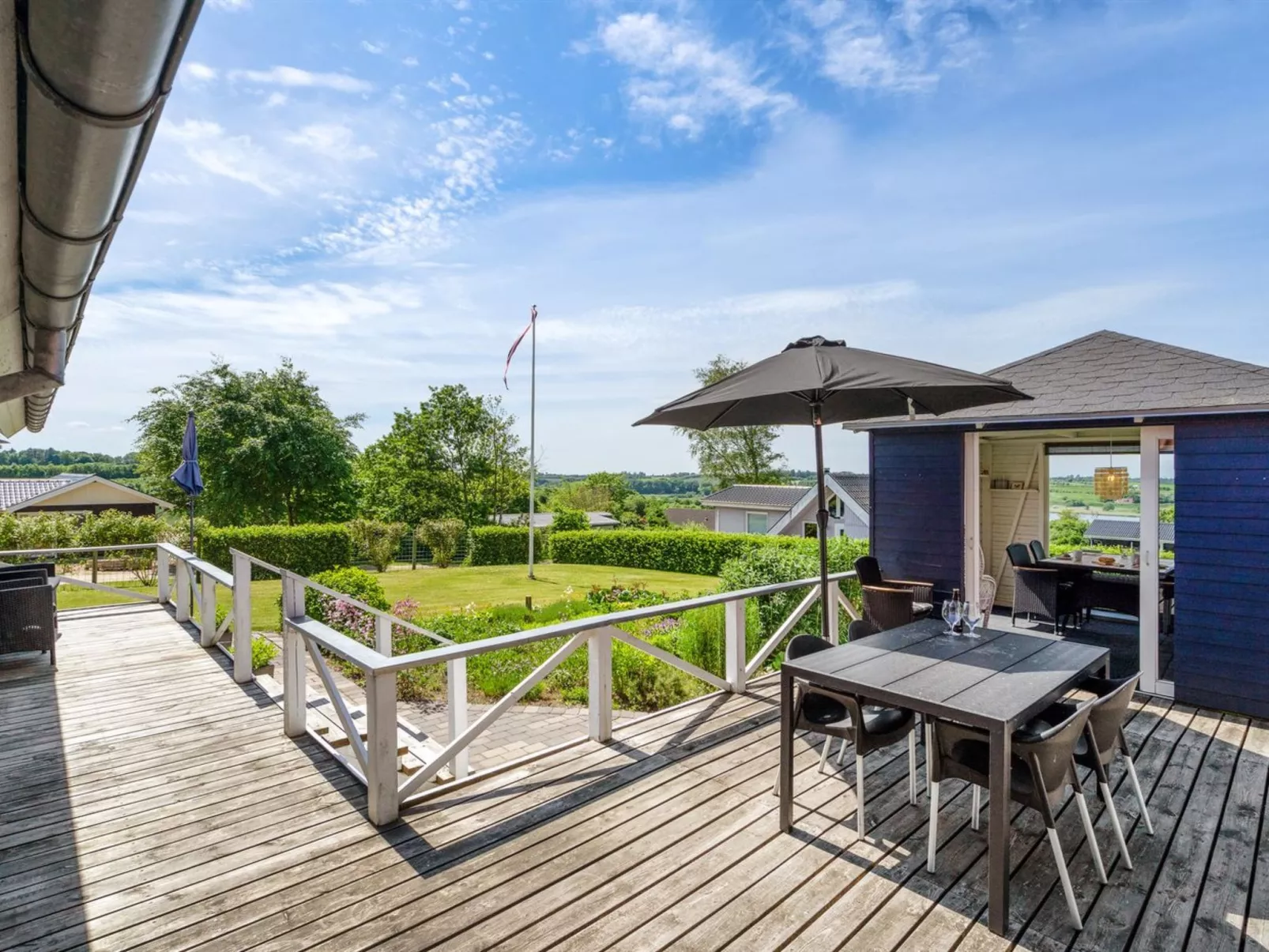 "Edvia" - 700m to the fjord-Outside