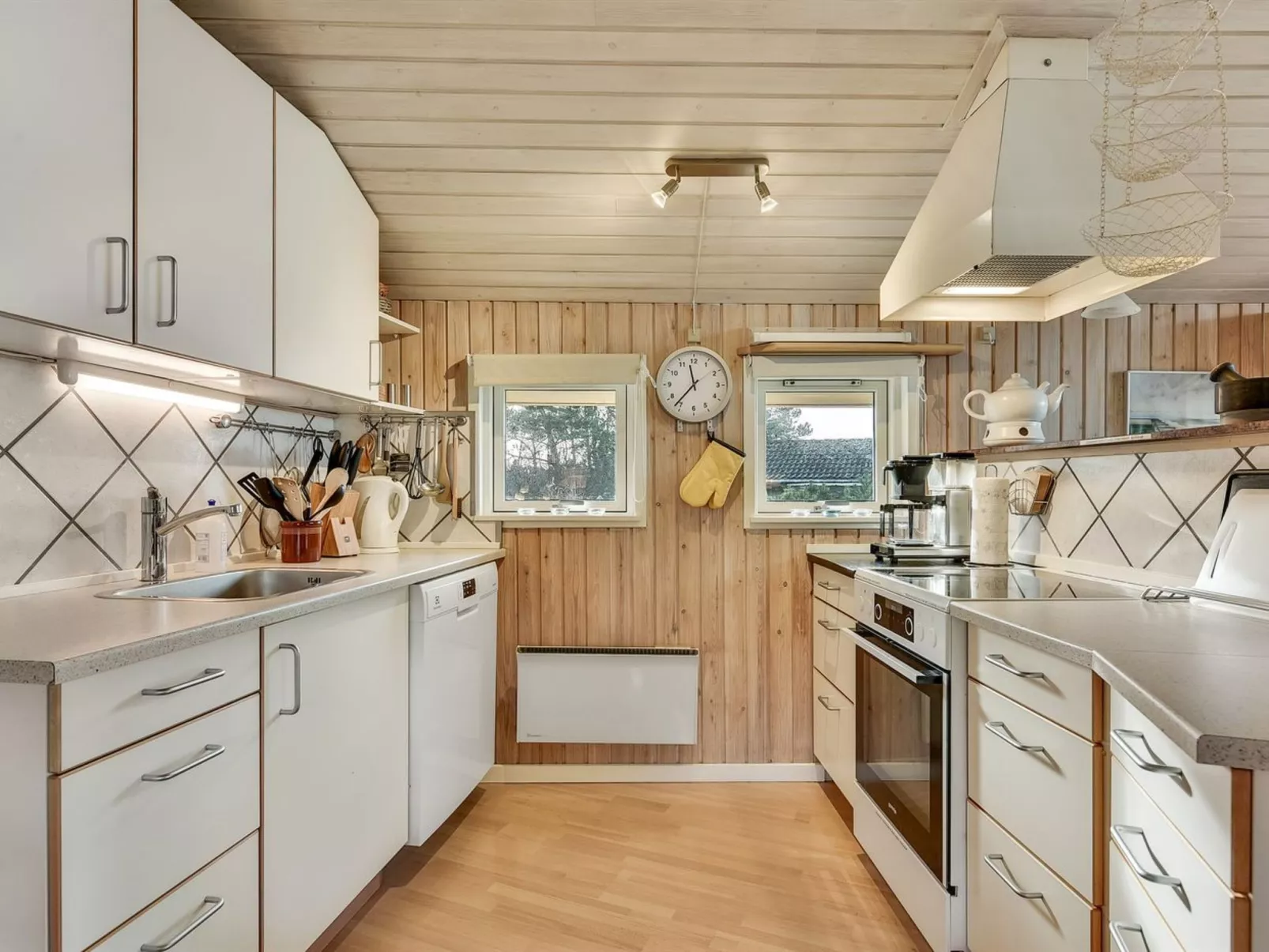 "Hjalmar" - 400m from the sea-Inside