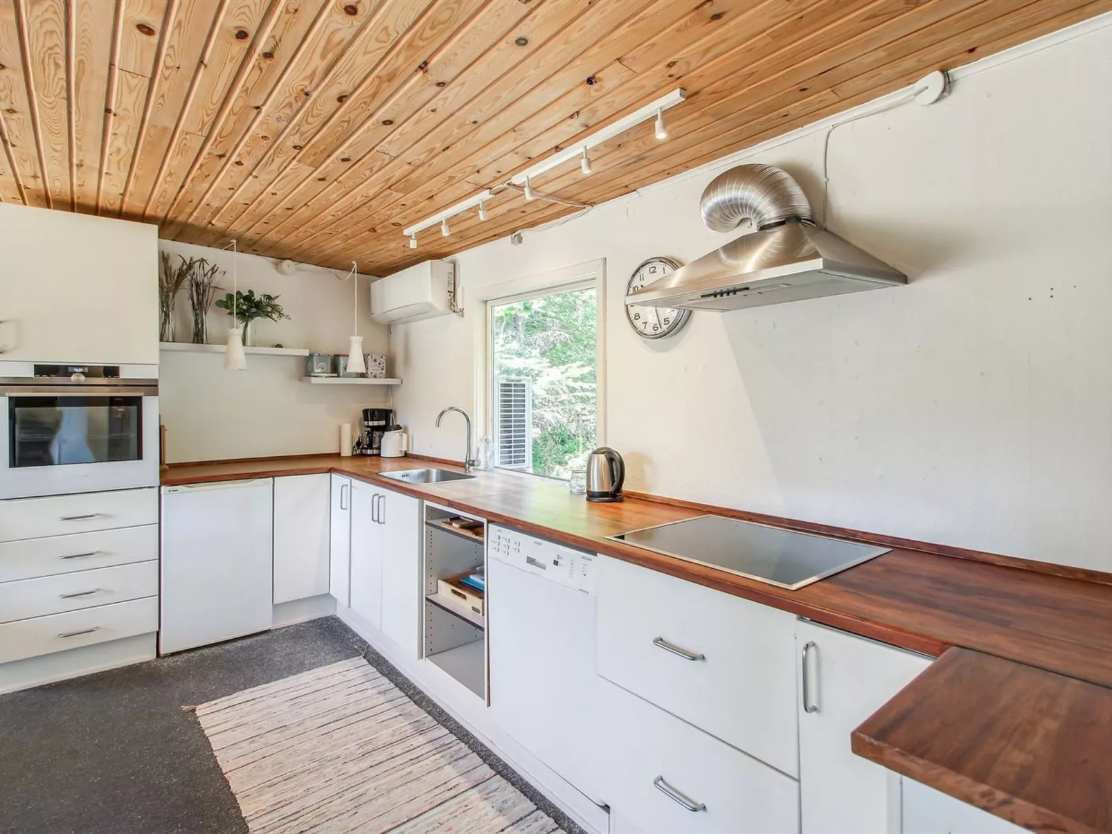 "Fot" - 7km from the sea-Inside