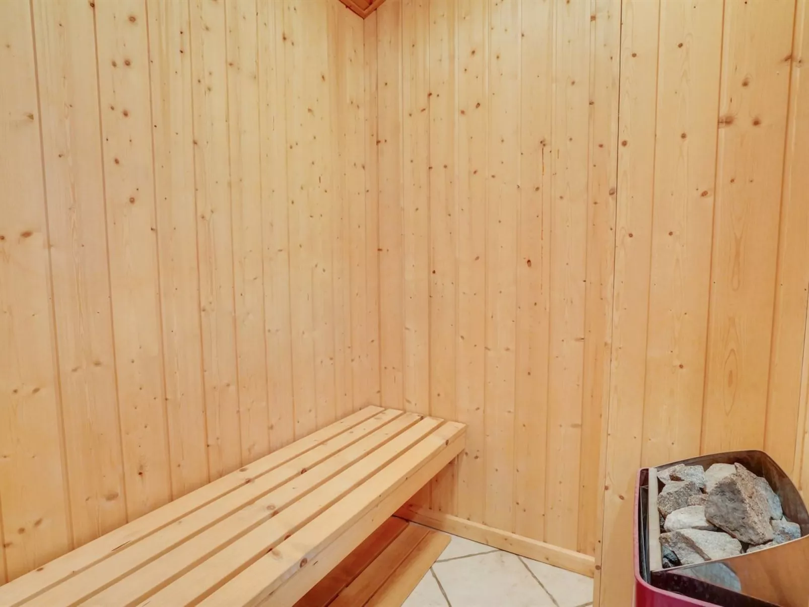 "Henkil" - 700m from the sea-Inside