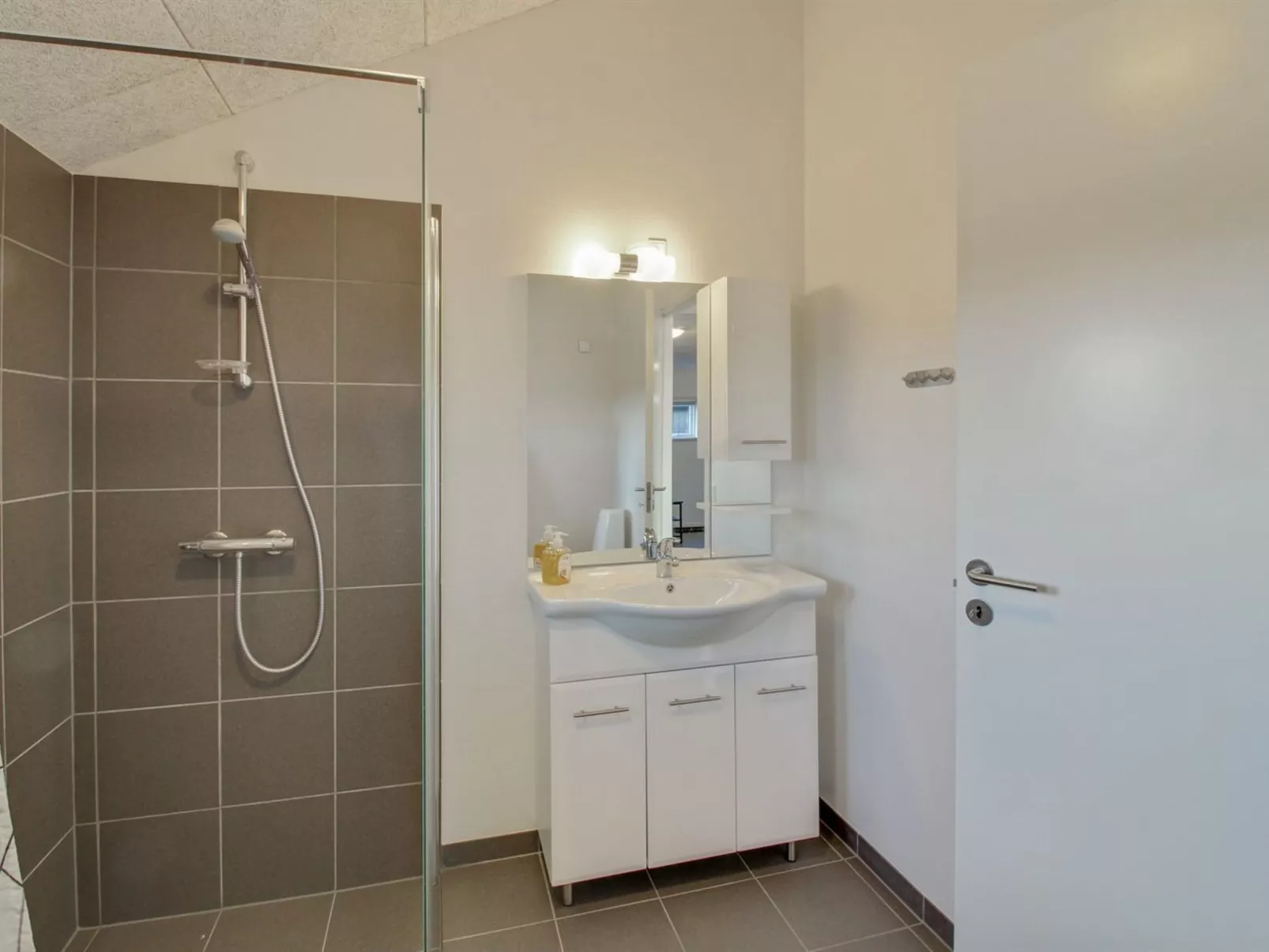 "Ethel" - 1.5km to the fjord-Drinnen