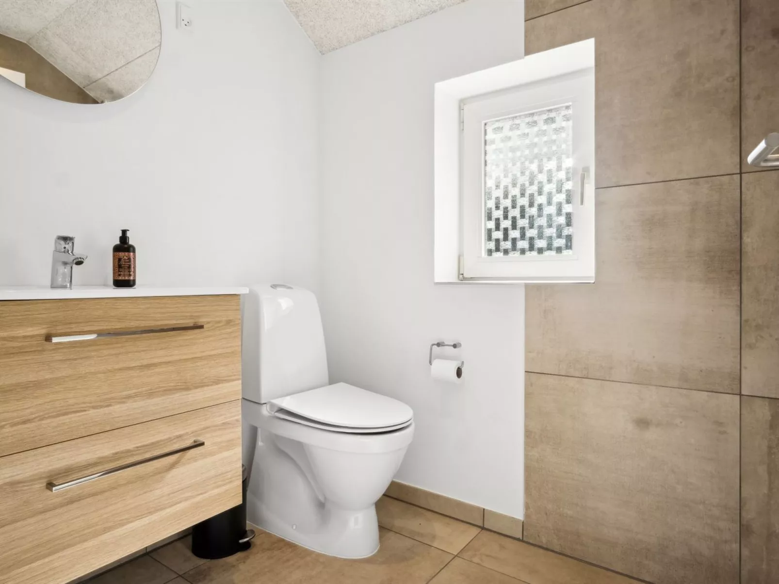 "Botulf" - 3.8km from the sea-Outside