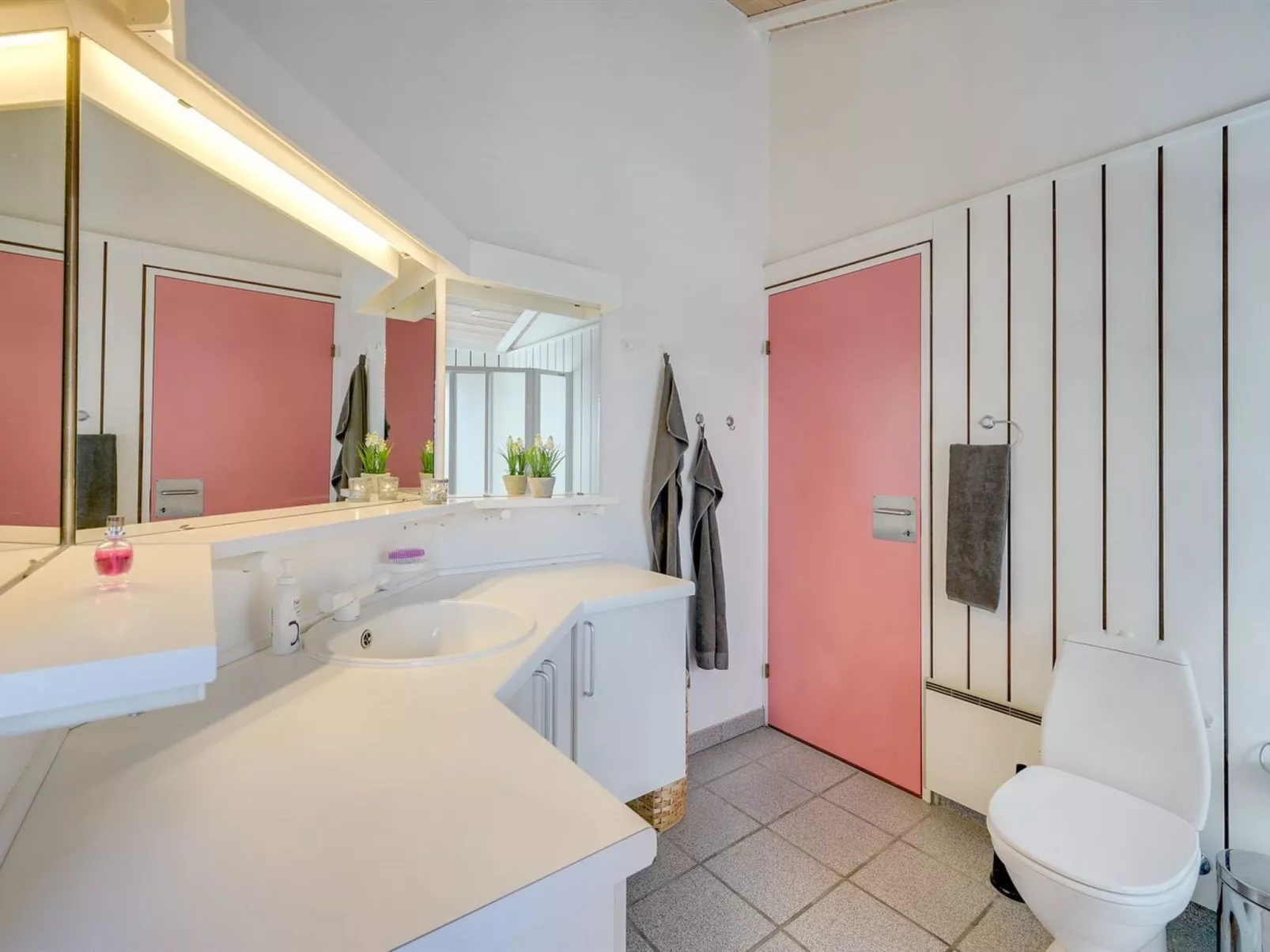 "Rajna" - 95m to the fjord-Inside