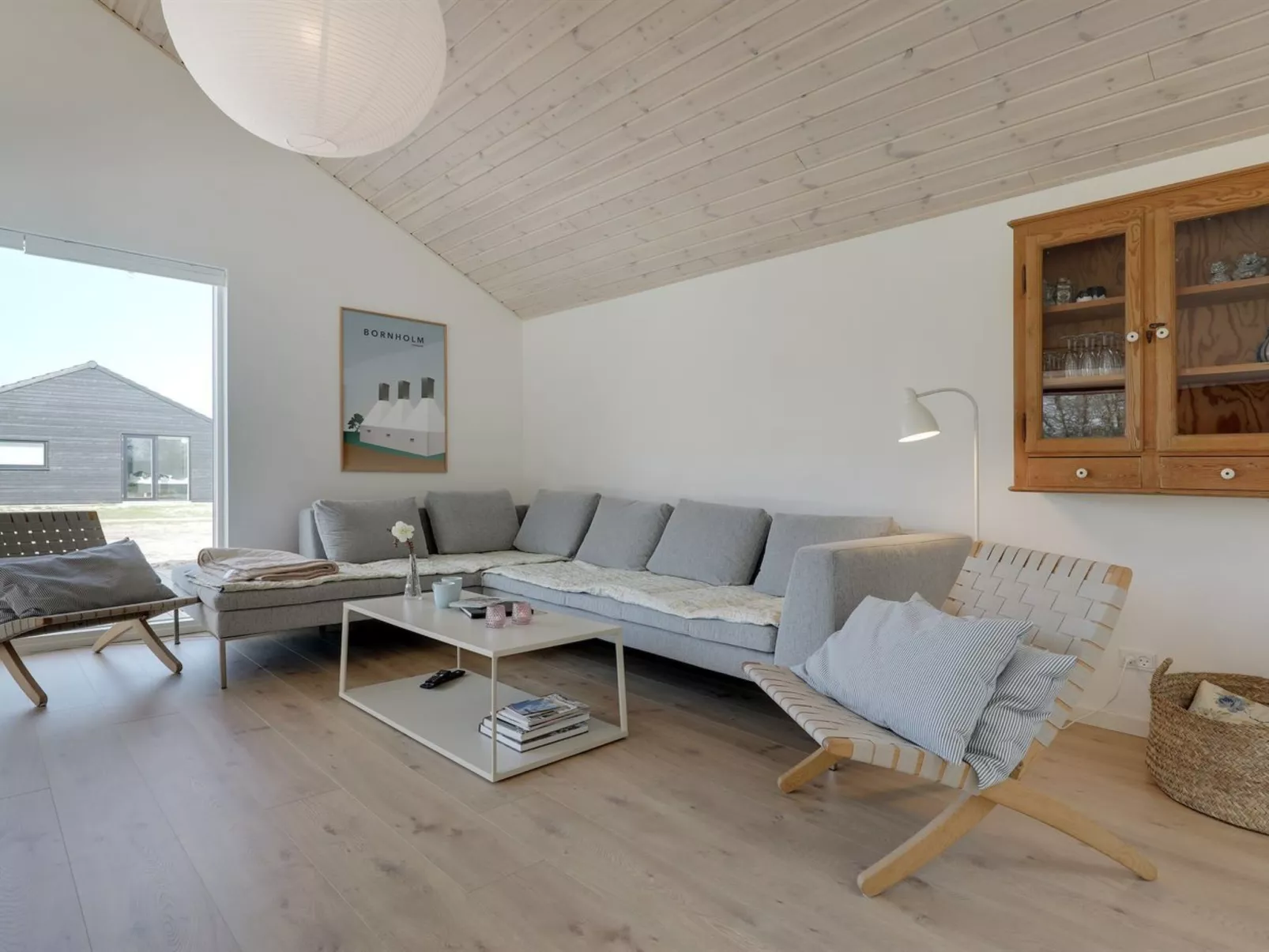 "Oke" - 350m from the sea-Drinnen