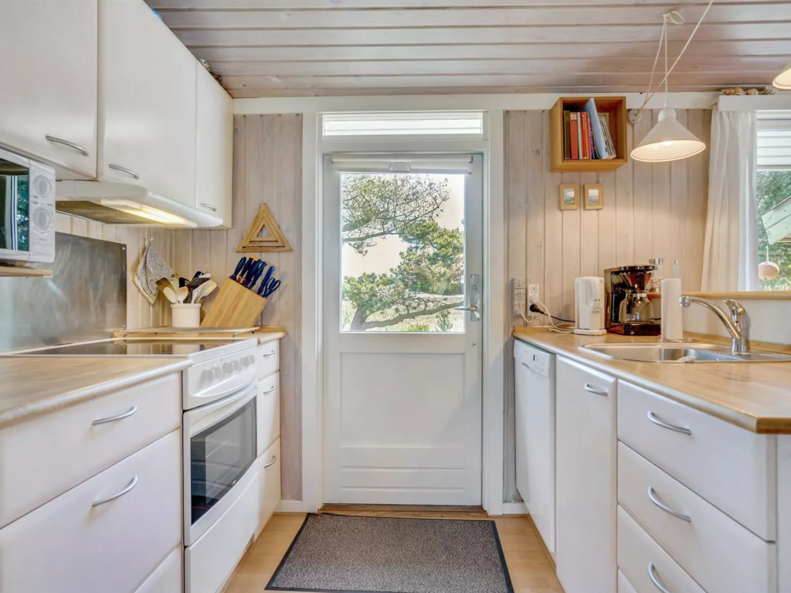 "Hrefna" - 350m from the sea-Drinnen