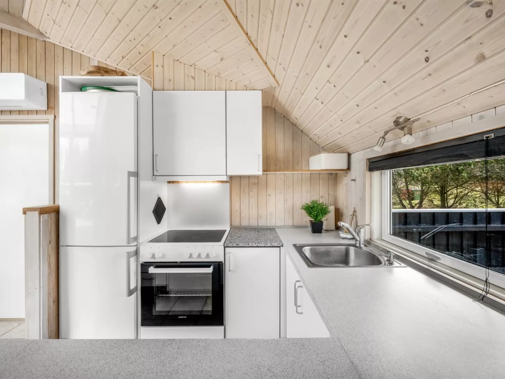 "Hothbrod" - 1.2km from the sea-Inside