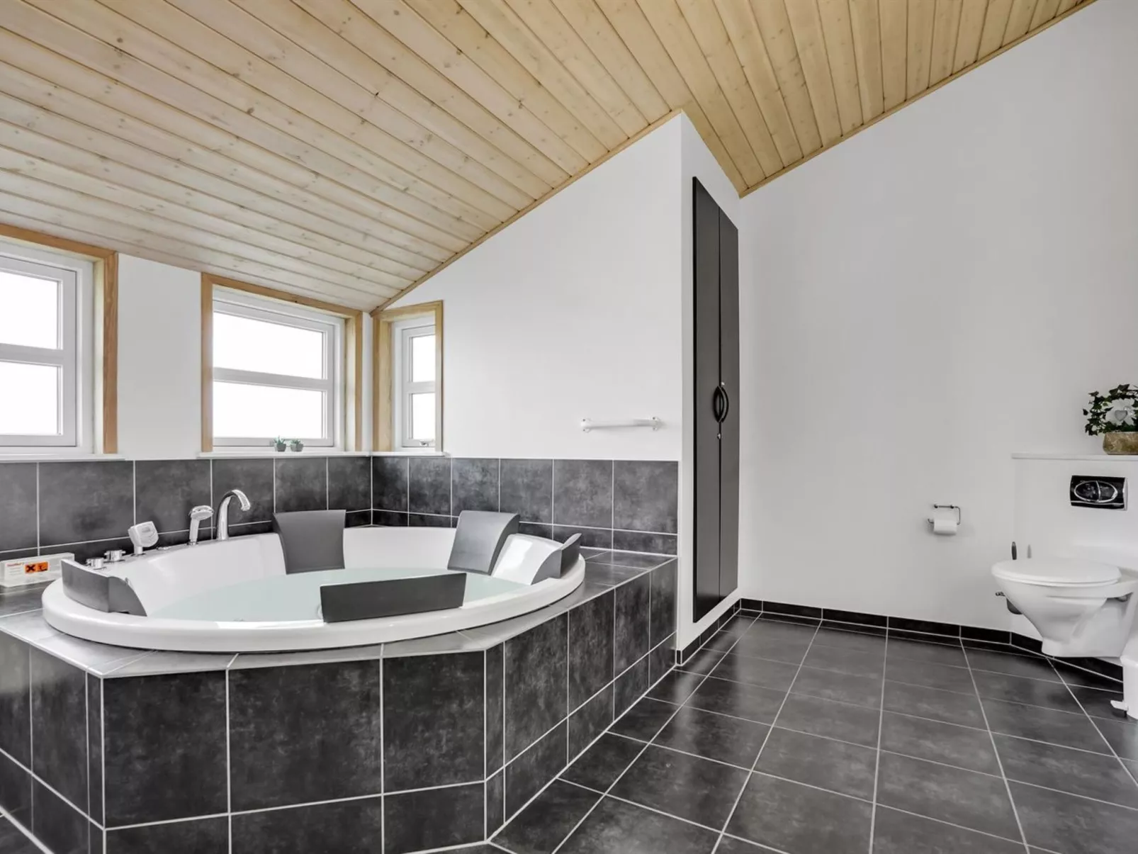 "Haghbarth" - 2.3km from the sea-Inside