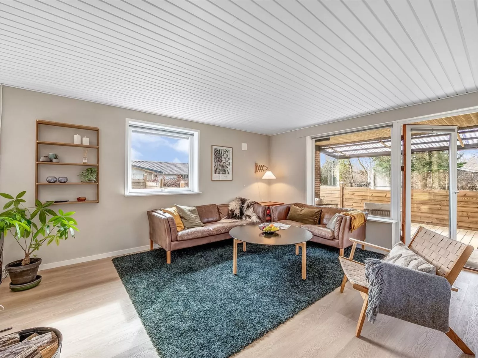 "Gundis" - 500m to the fjord-Inside