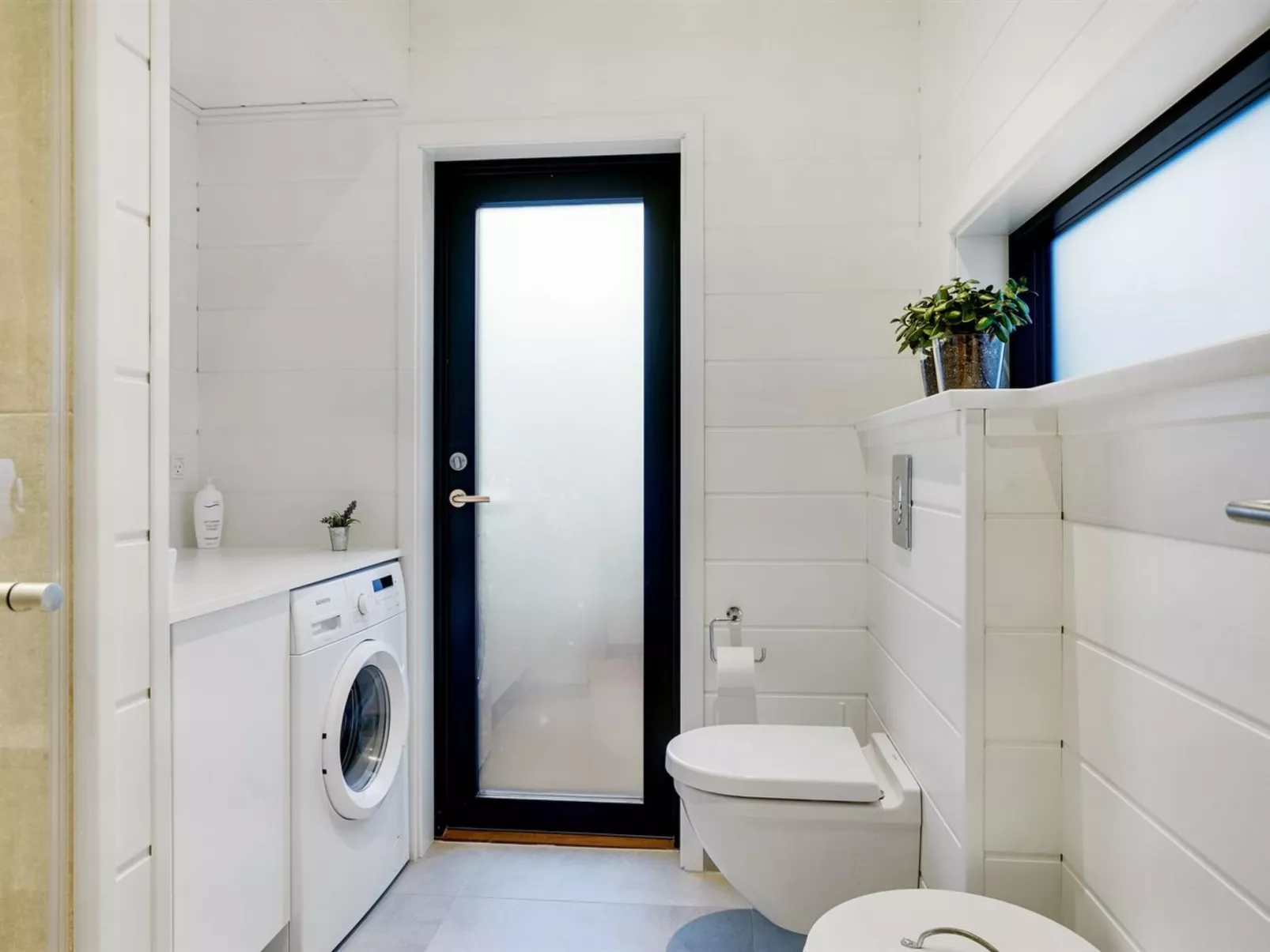 "Kjell" - 100m from the sea-Drinnen