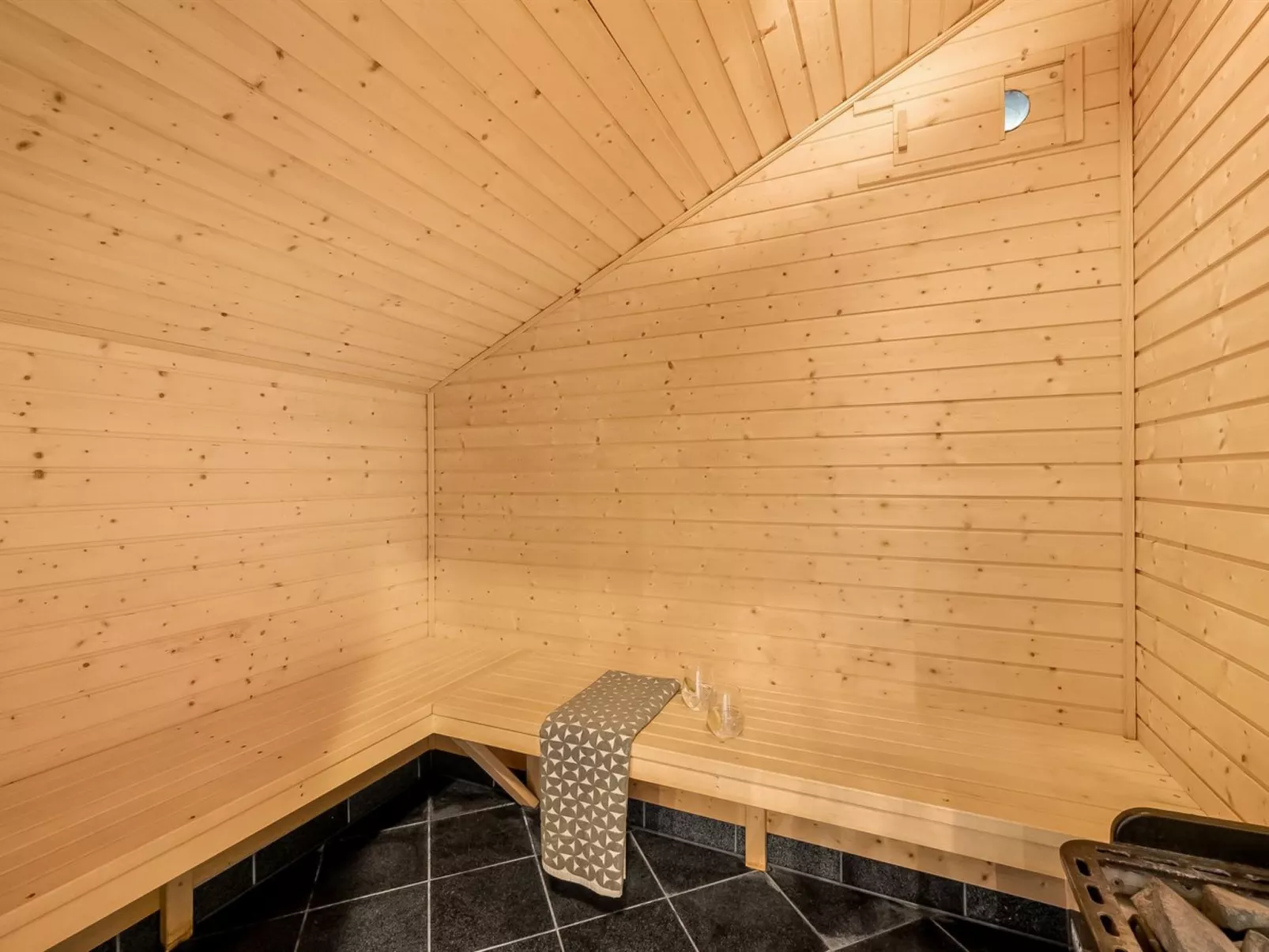 "Samuil" - 300m to the fjord-Dedans