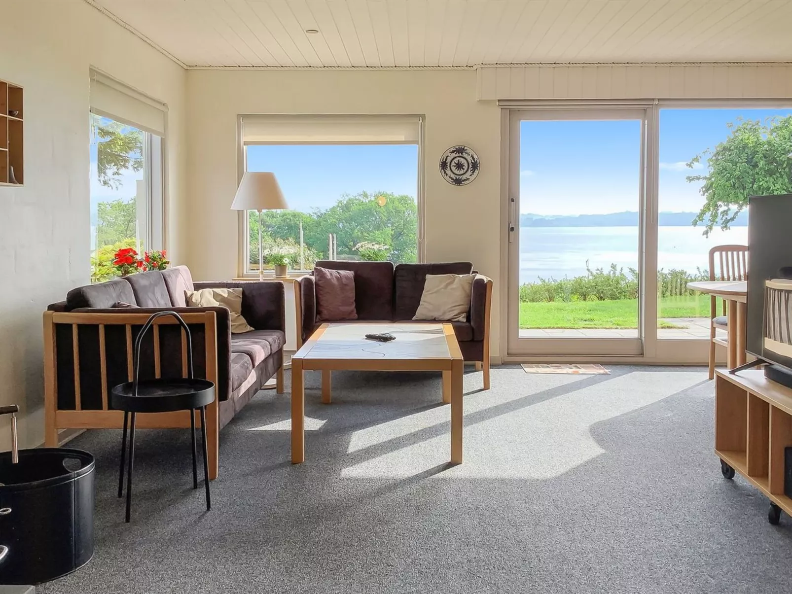 "Launo" - 150m to the fjord-Inside