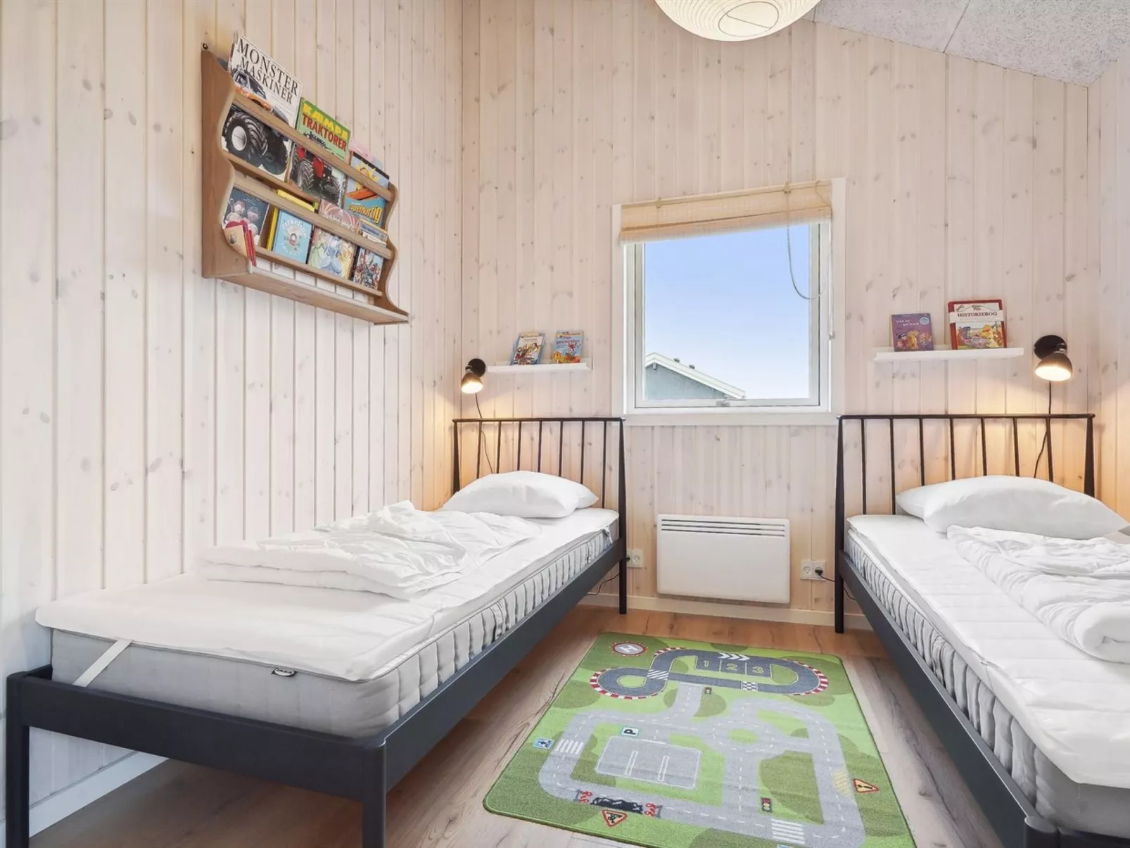 "Hasten" - 600m from the sea-Inside