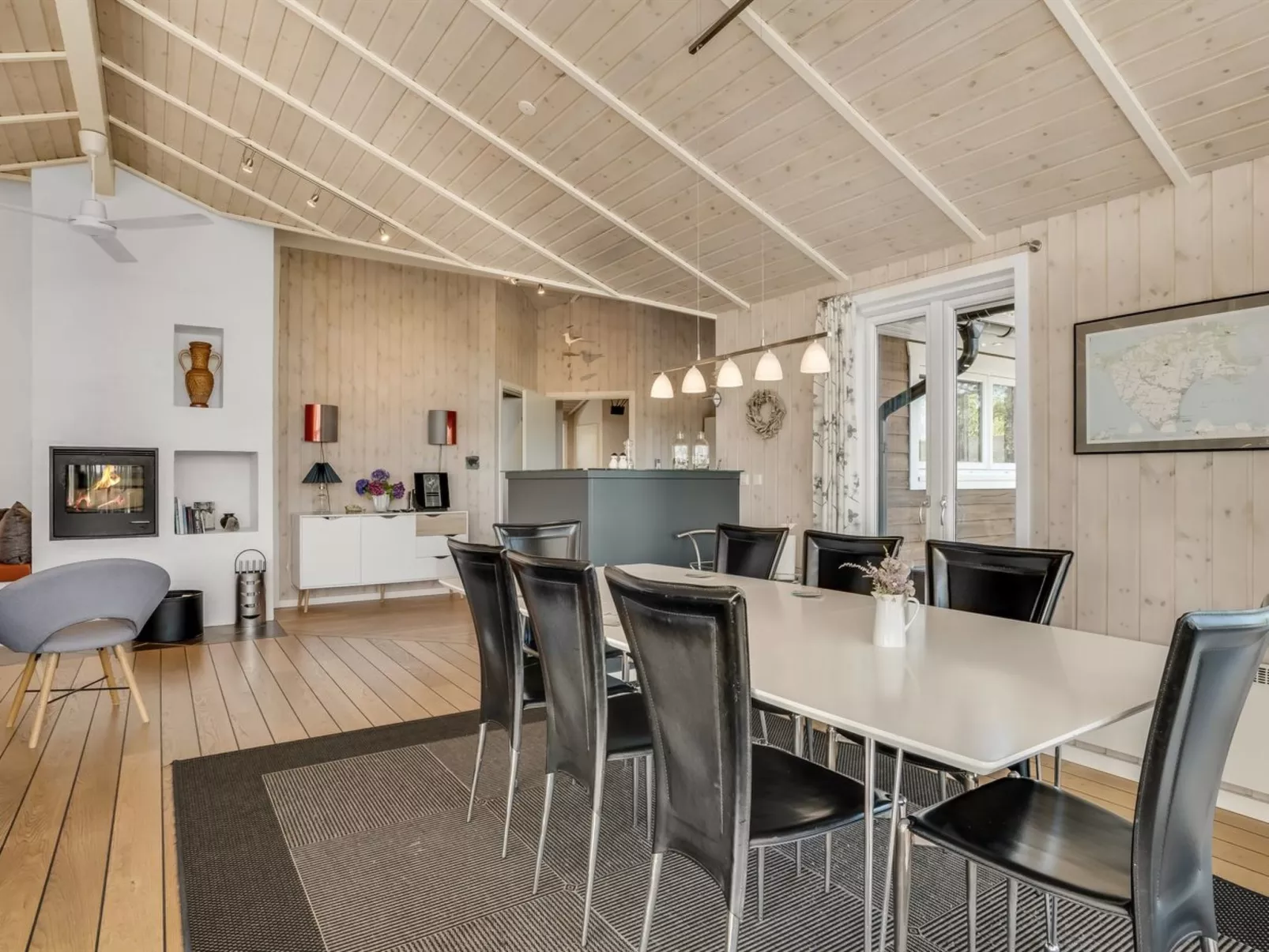 "Eljas" - 200m to the fjord-Inside