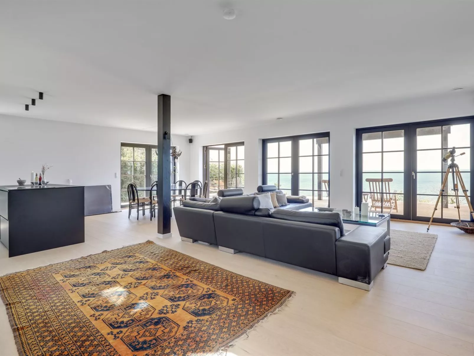 "Thormoth" - 200m from the sea-Inside