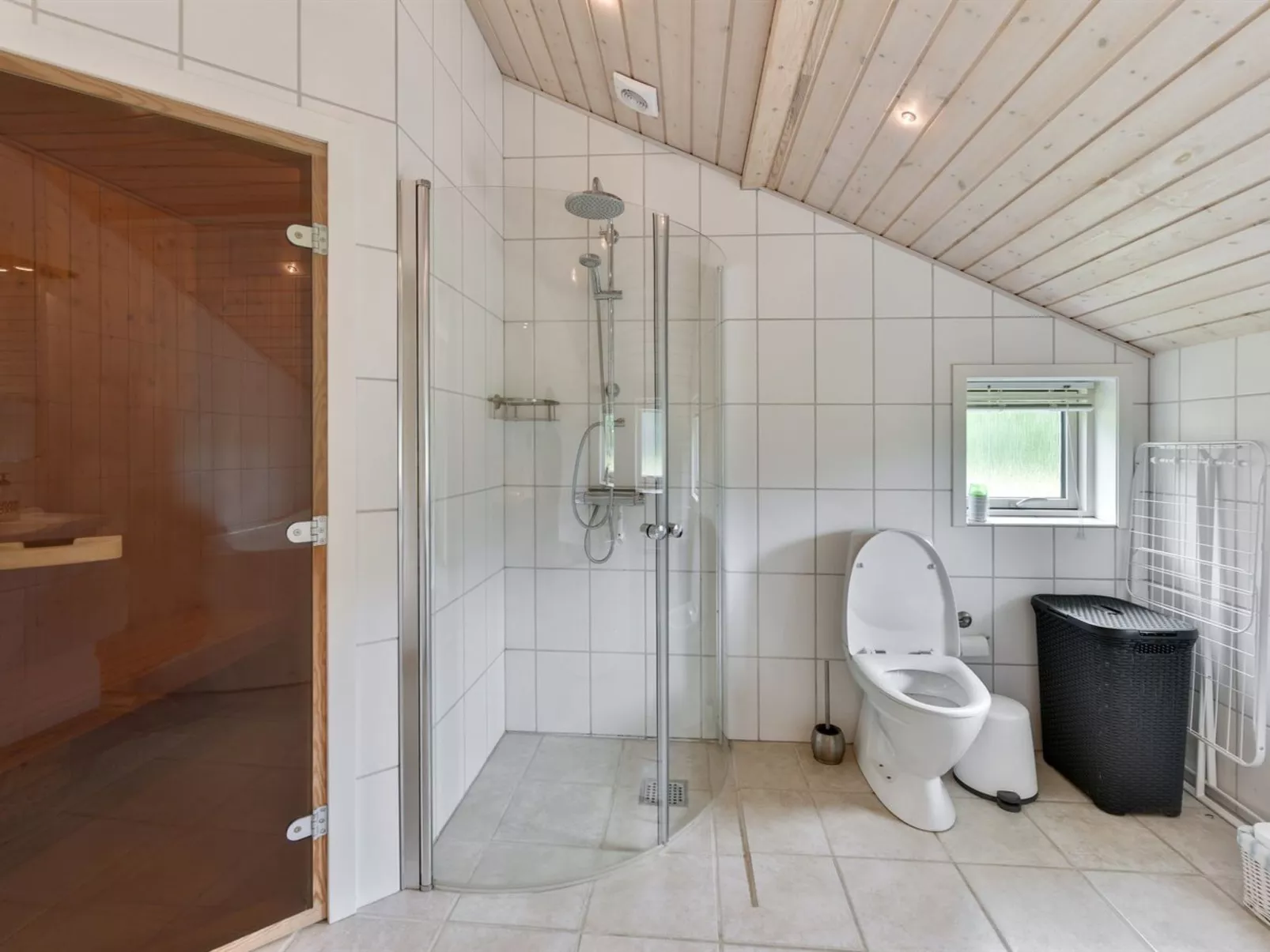 "Estrid" - 30km from the sea-Drinnen