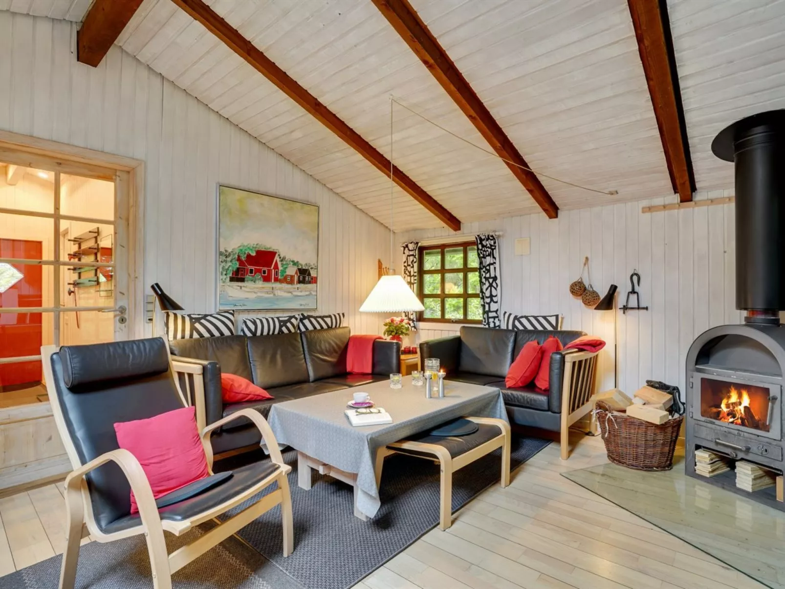 "Gail" - 400m to the fjord-Inside