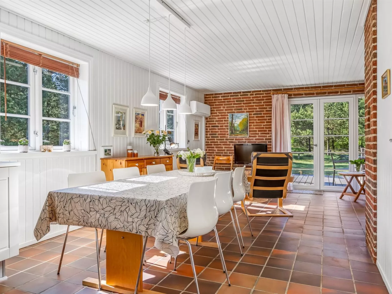 "Angret" - 3.5km from the sea-Drinnen