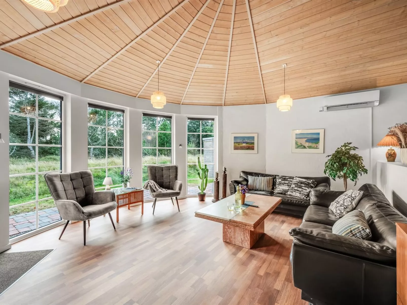 "Ingmund" - 2km from the sea-Inside