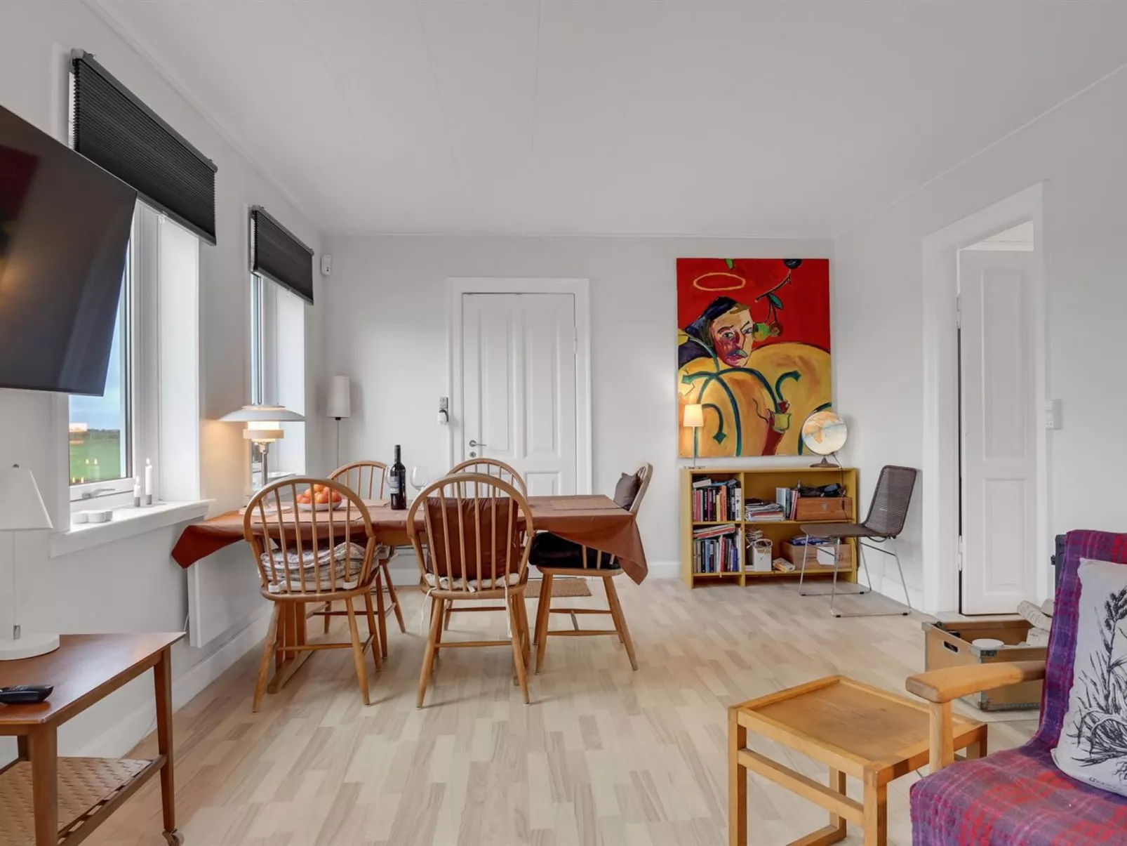 "Truels" - 2km from the sea-Inside