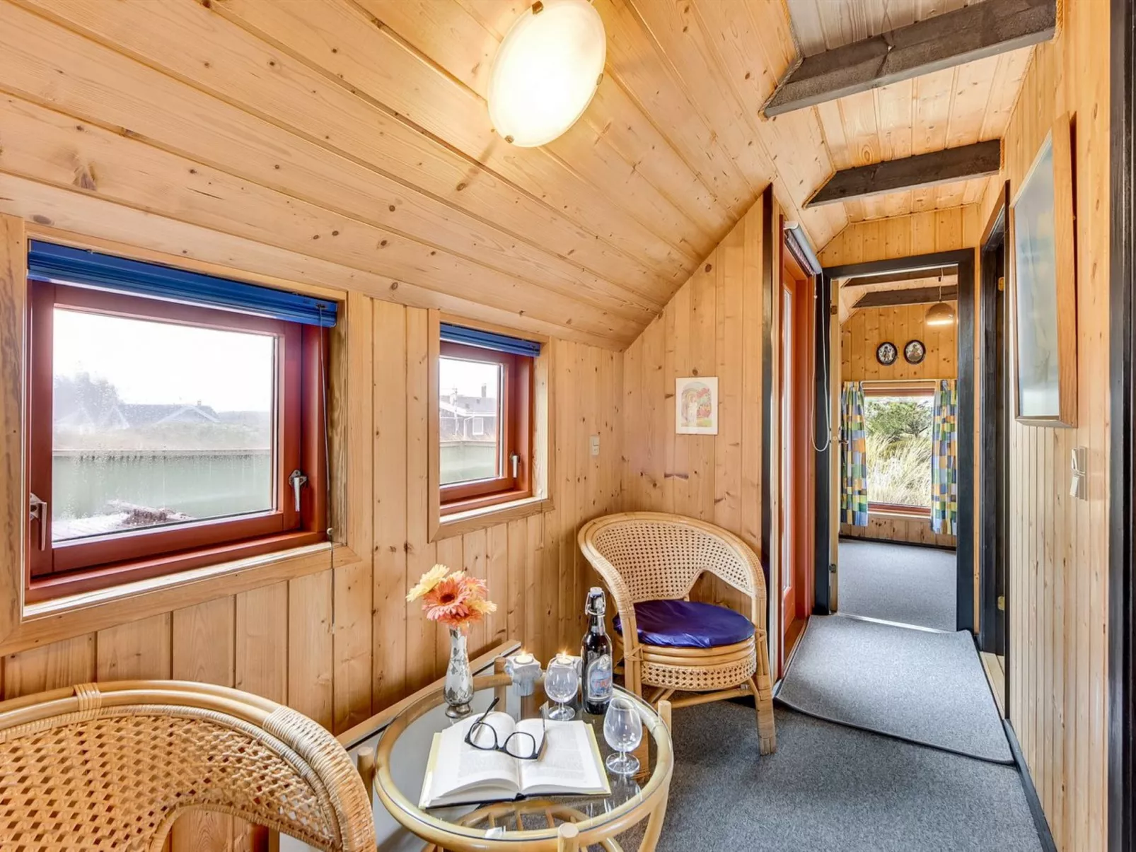 "Rayne" -  from the sea-Drinnen