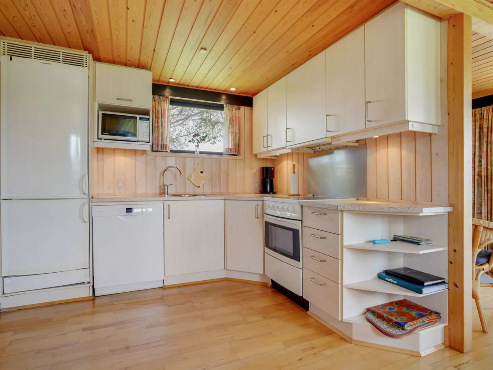 "Veljan" - 400m from the sea-Drinnen