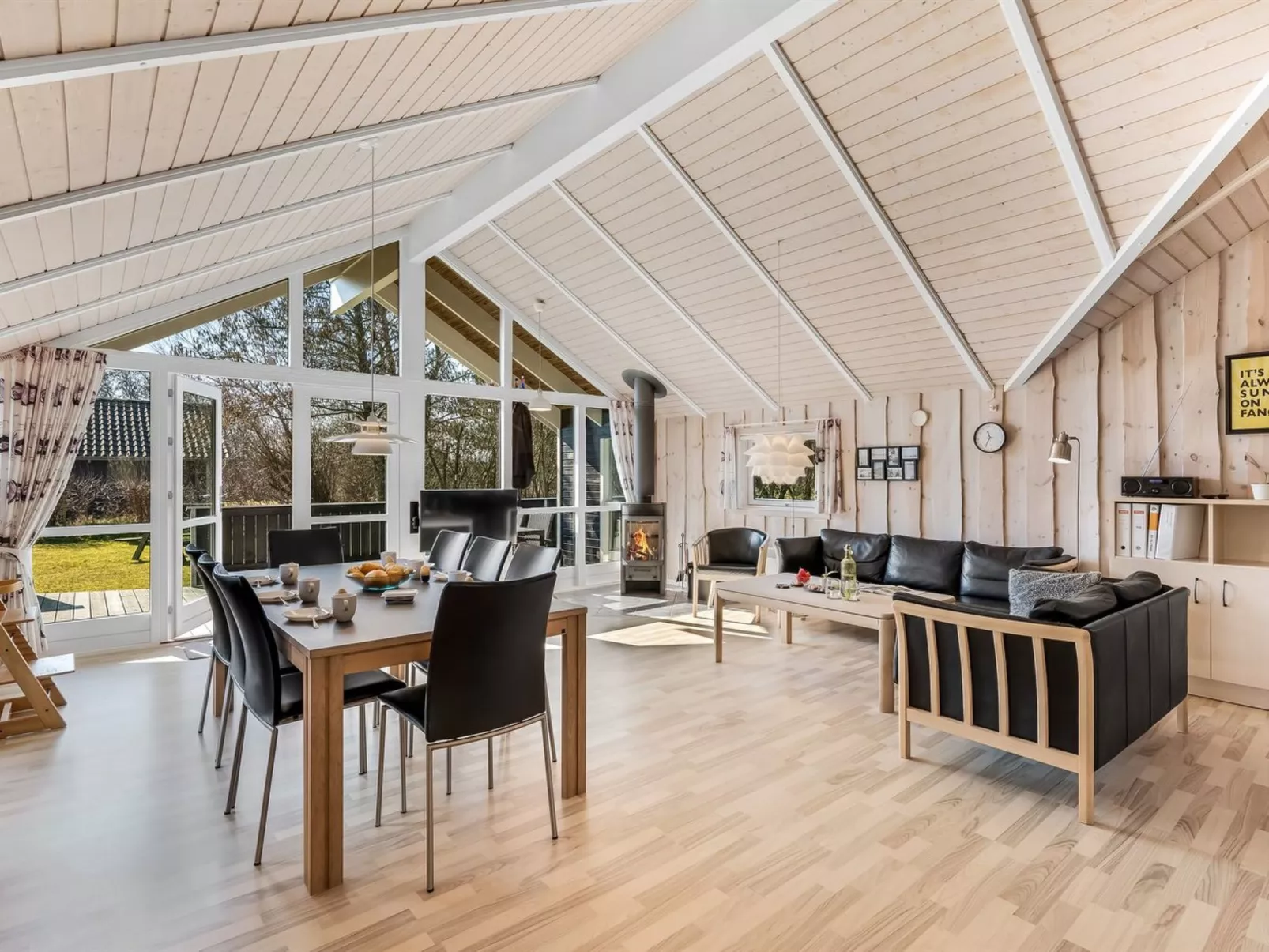 "Germaine" - 1.2km from the sea-Inside