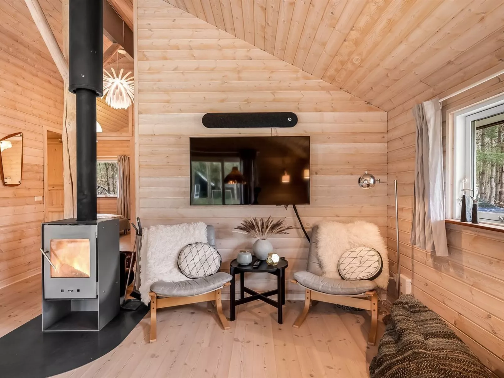 "Aman" - 700m to the fjord-Inside