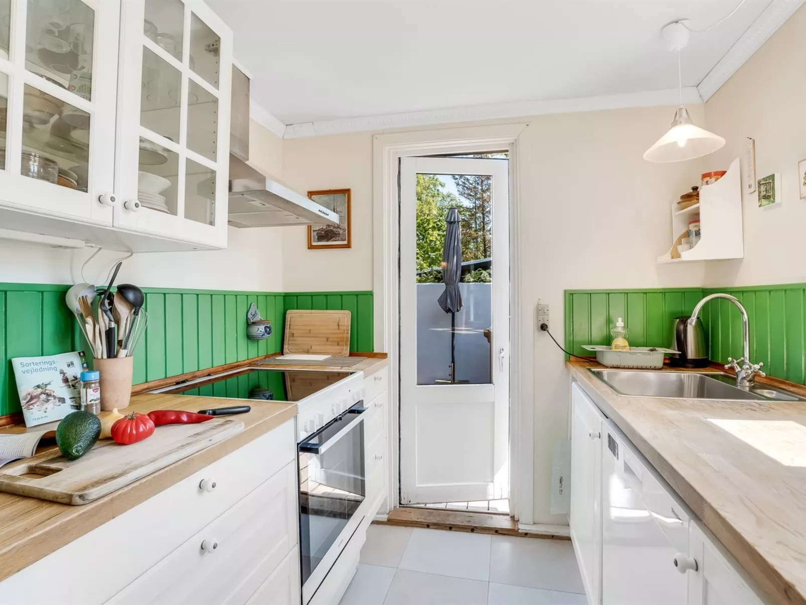 "Carly" - 100m from the sea-Drinnen