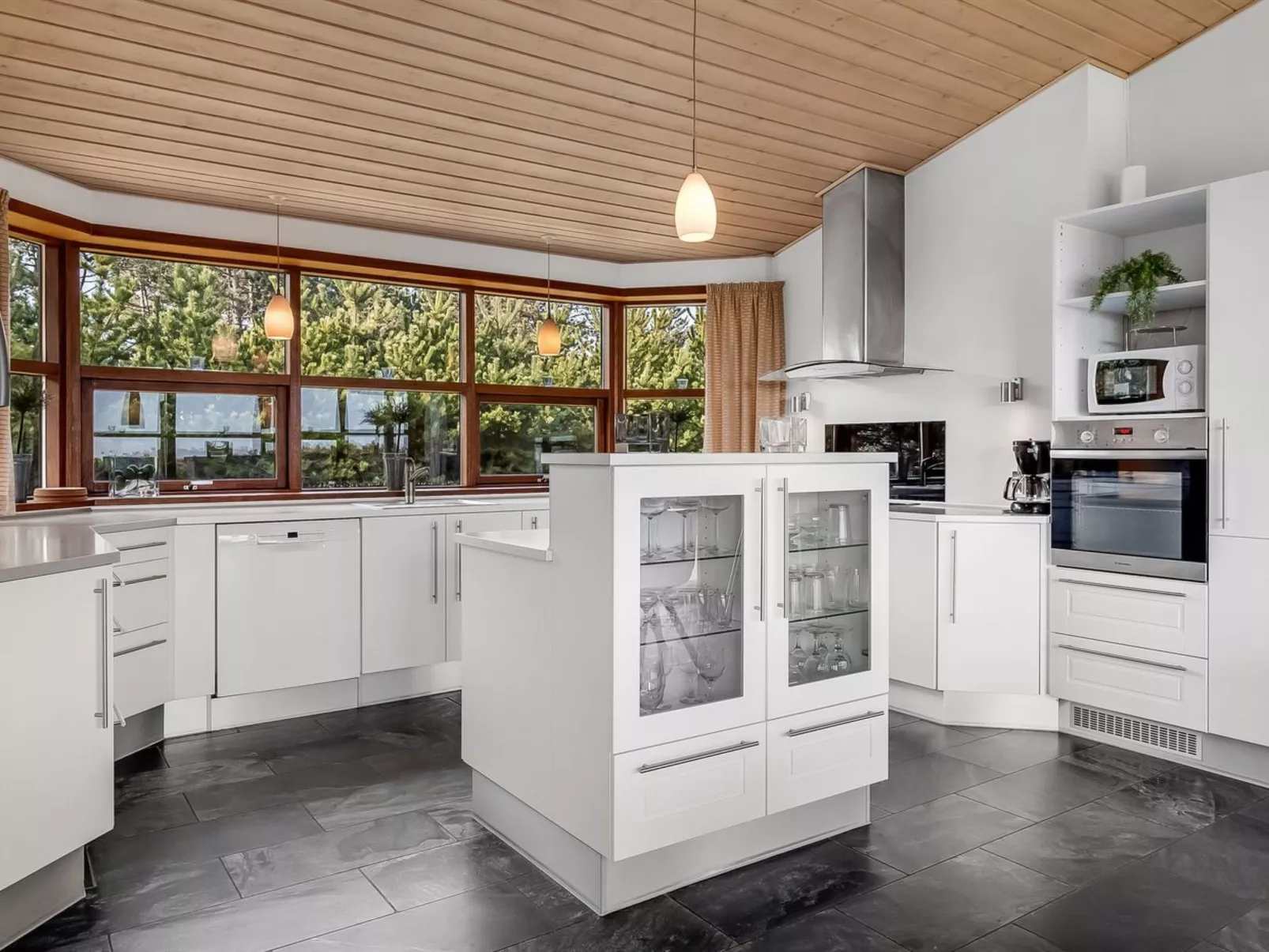 "Amundi" - 3.8km from the sea-Inside