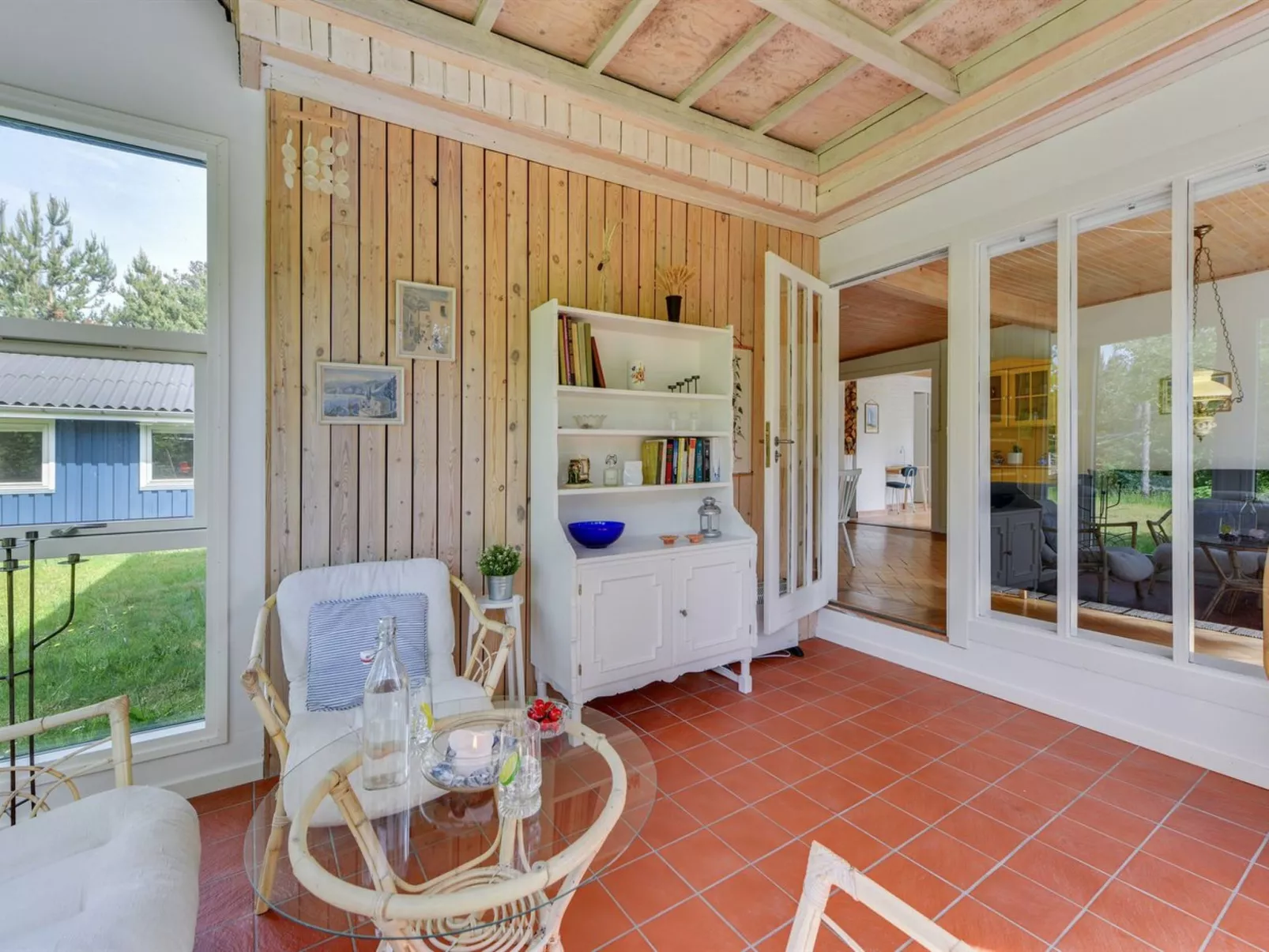 "Sebastian" - 100m to the fjord-Inside