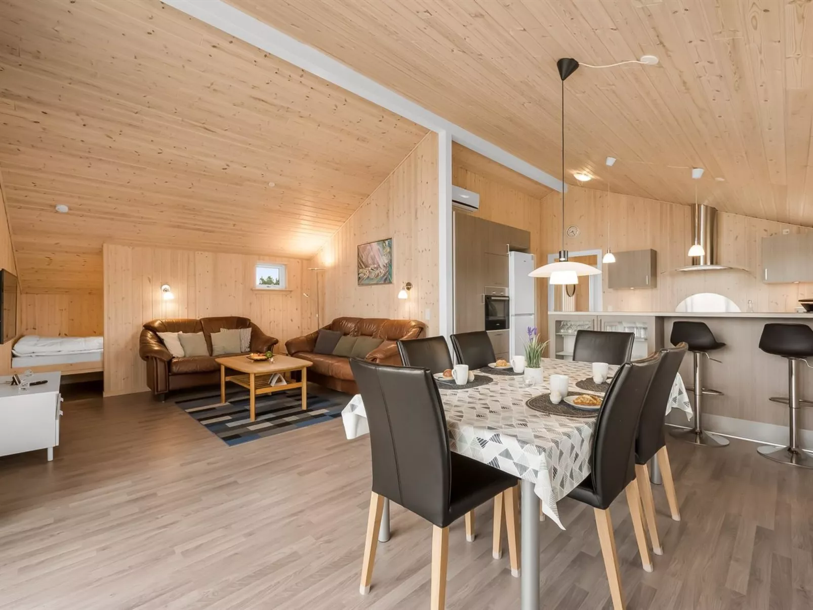 "Clement" - 500m to the fjord-Drinnen