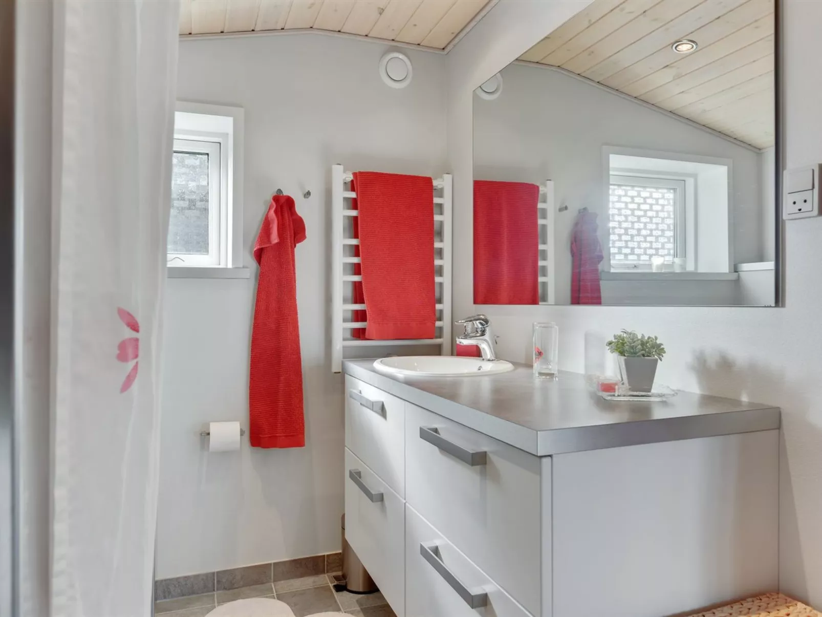 "Haraldina" - 350m to the fjord-Inside