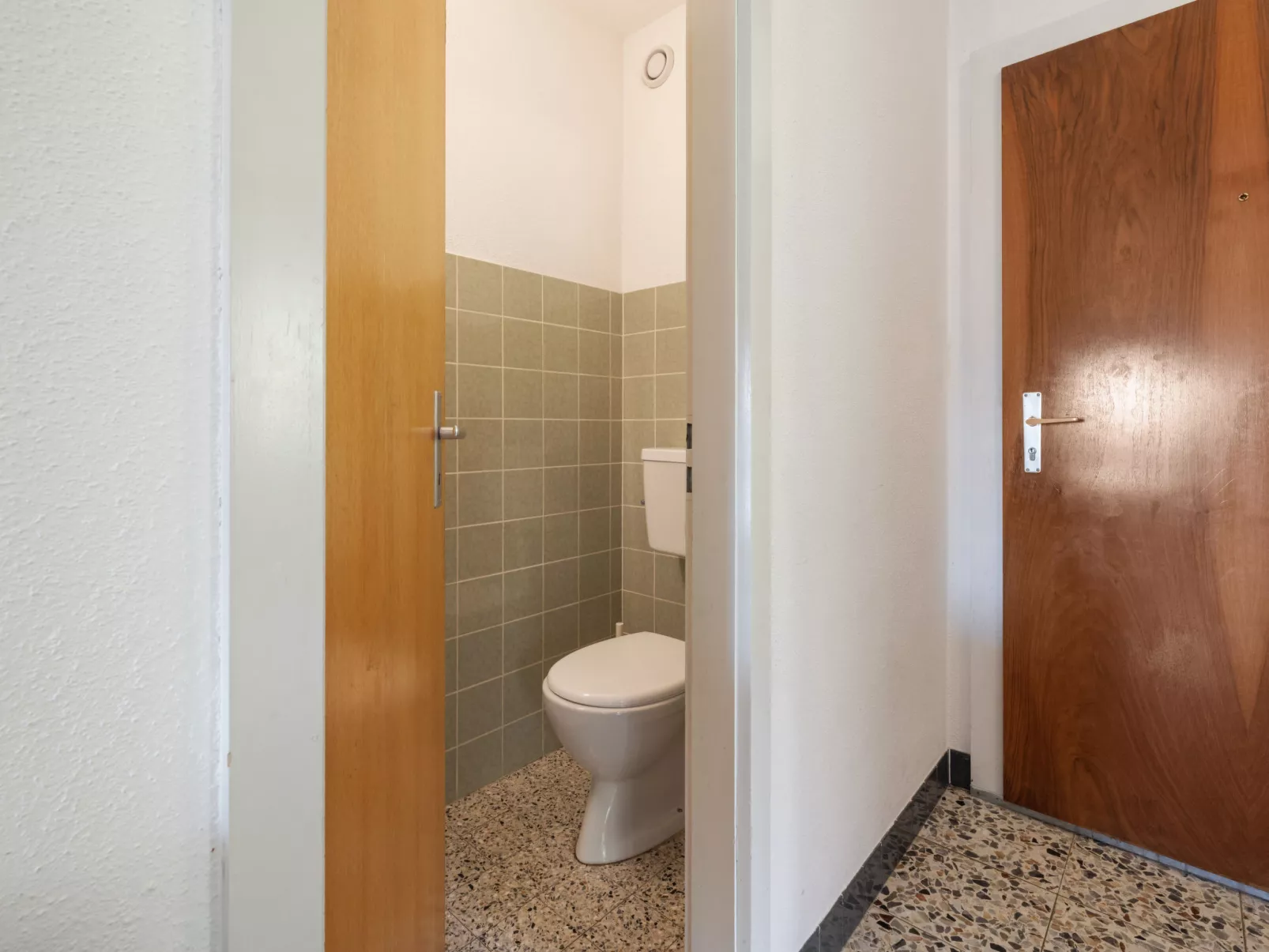 Belmont Est 80-Drinnen