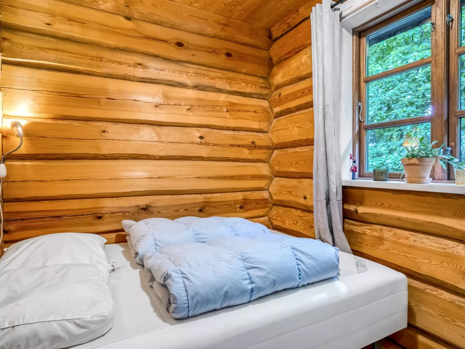 "Stamen" - 200m from the sea-Inside