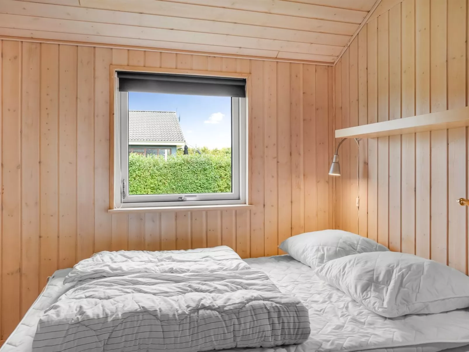 "Femke" - 250m to the fjord-Drinnen