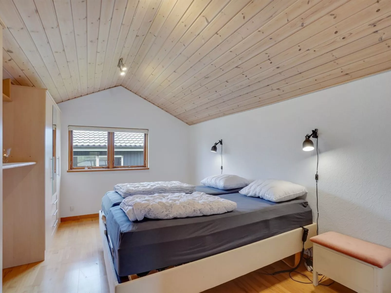 "Rafn" - 550m from the sea-Drinnen