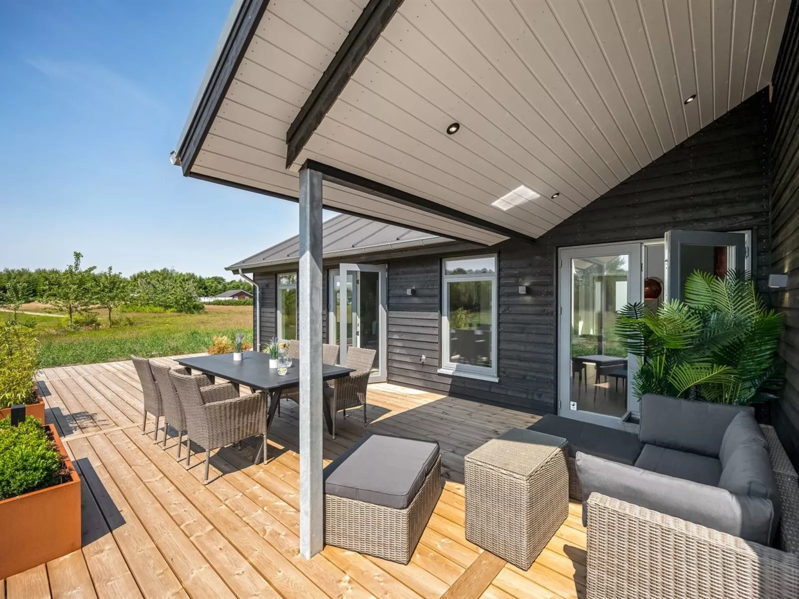 "Måns" - 500m to the fjord-Outside