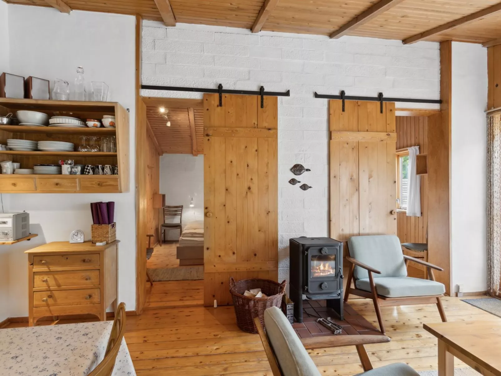 "Matta" - 800m from the sea-Drinnen