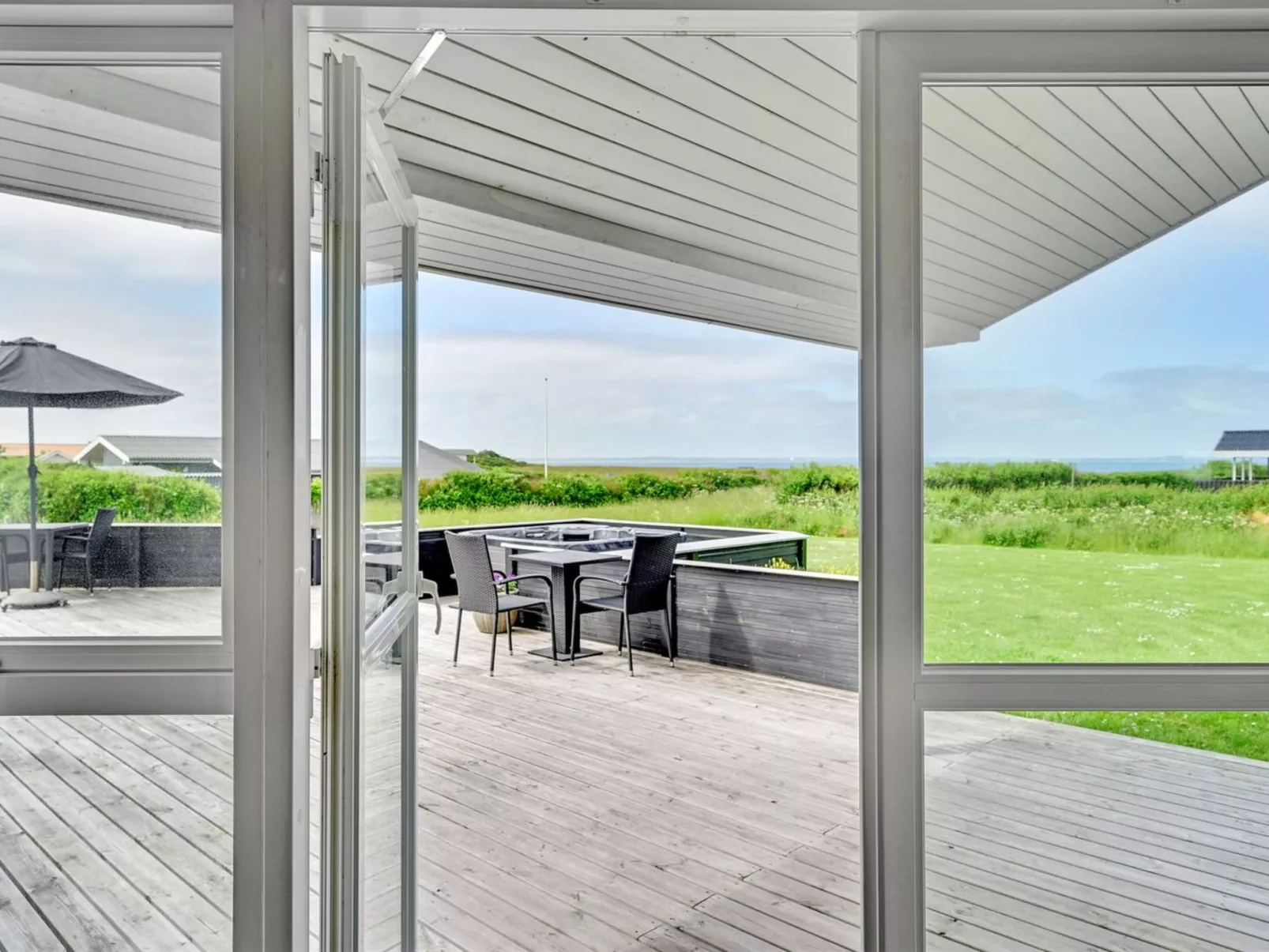 "Nahel" - 150m to the fjord-Outside