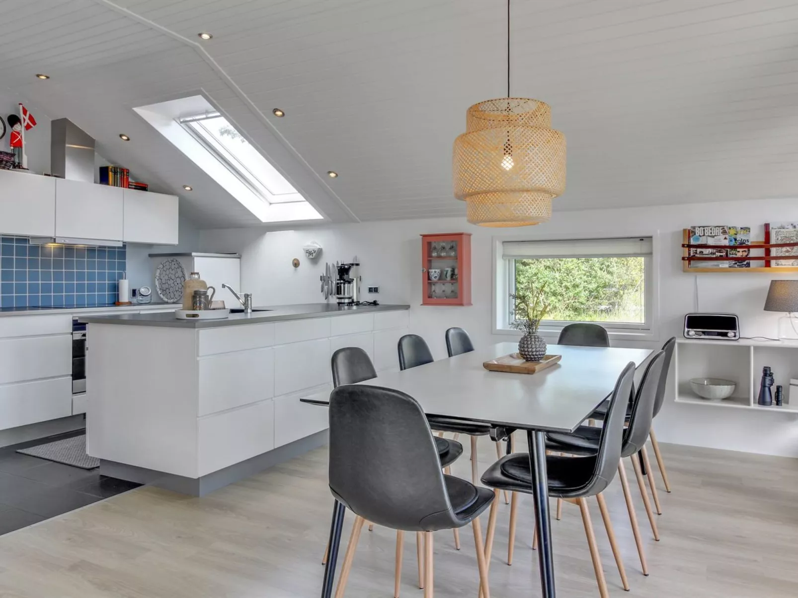 "Harmen" - 1.1km from the sea-Inside