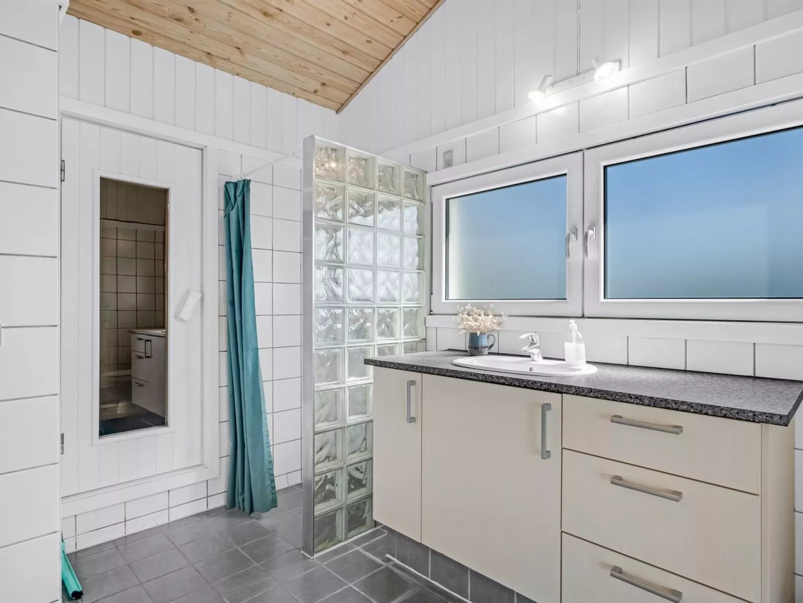 "Sulevi" - 200m to the fjord-Dedans